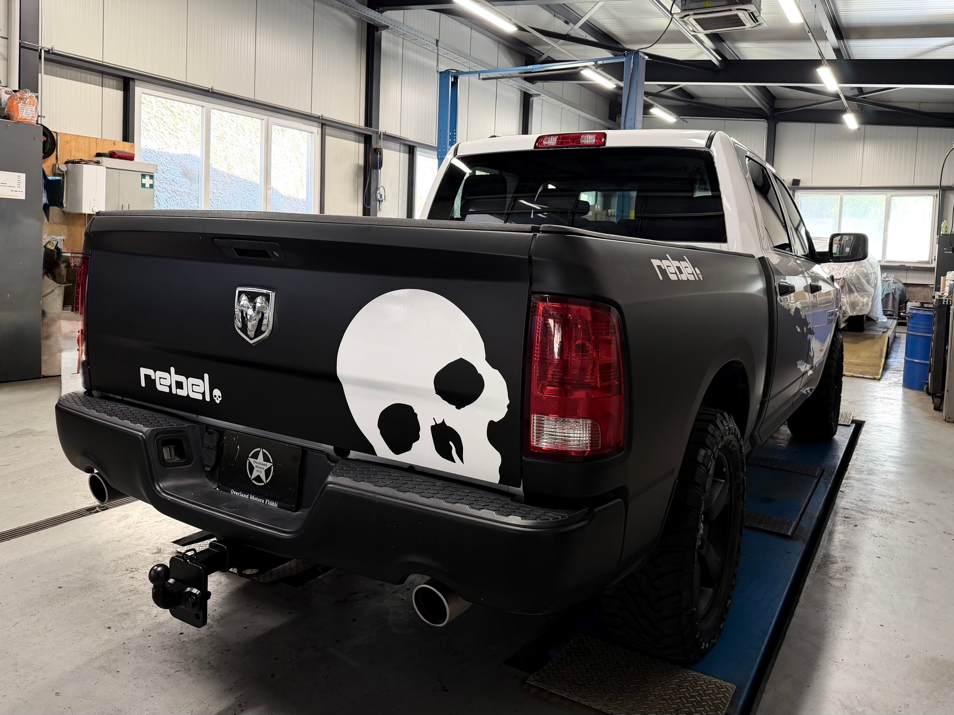 DODGE 1500 HEMI V8-image-4