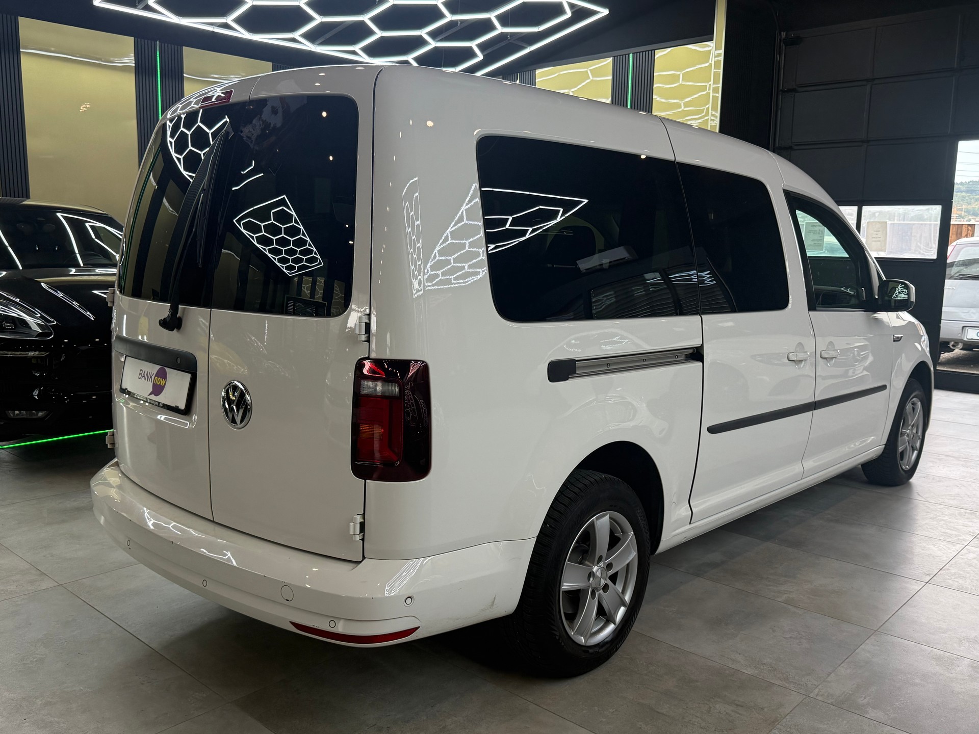 VW Caddy Maxi 2.0TDI BlueMotion Technology DSG-image-4