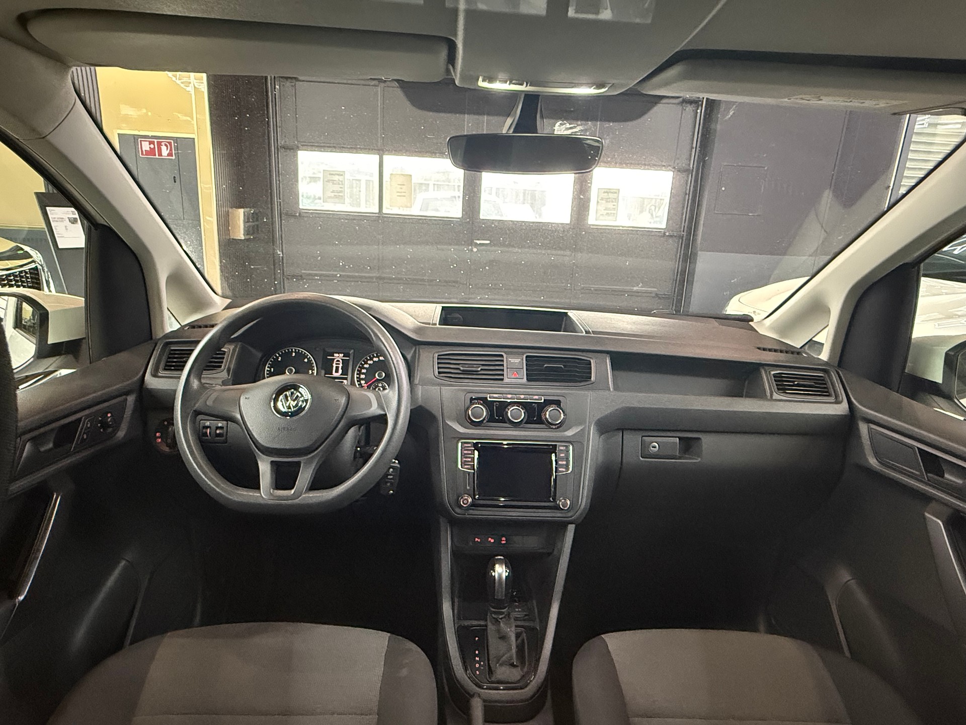 VW Caddy Maxi 2.0TDI BlueMotion Technology DSG-image-12
