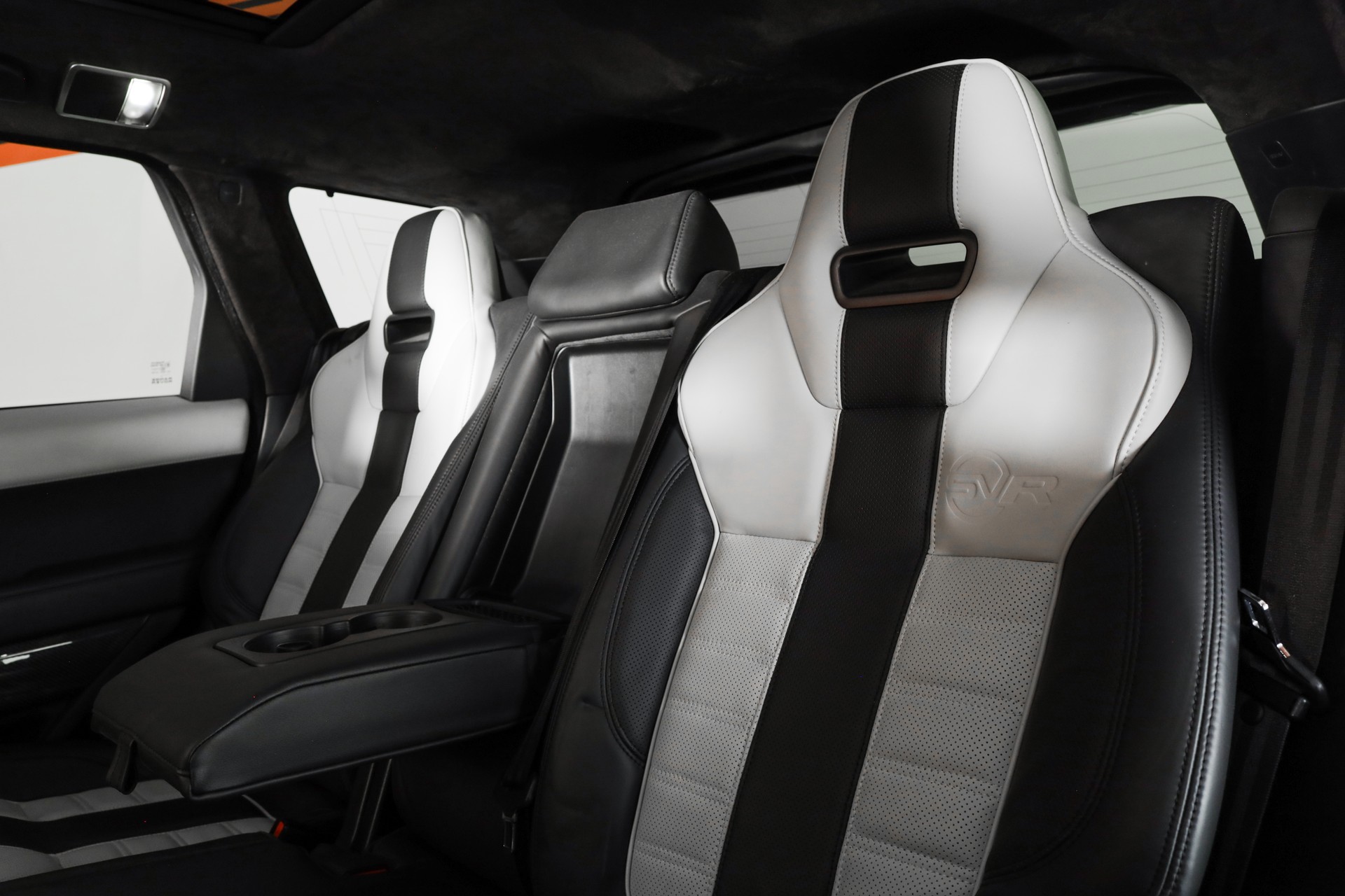 LAND ROVER Range Rover Sport 5.0 V8 SVR Eiger Grey * ACC * Carbone * Attelage-image-13