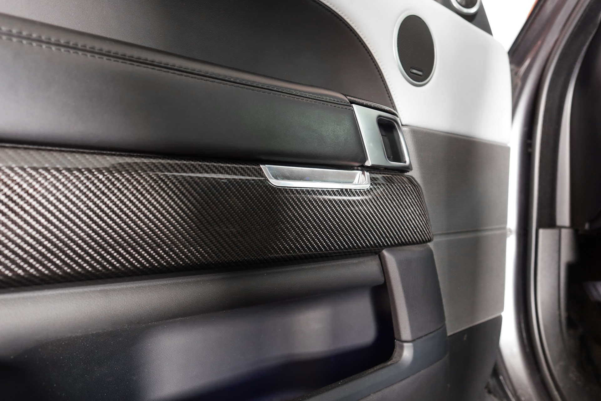 LAND ROVER Range Rover Sport 5.0 V8 SVR Eiger Grey * ACC * Carbone * Attelage-image-25