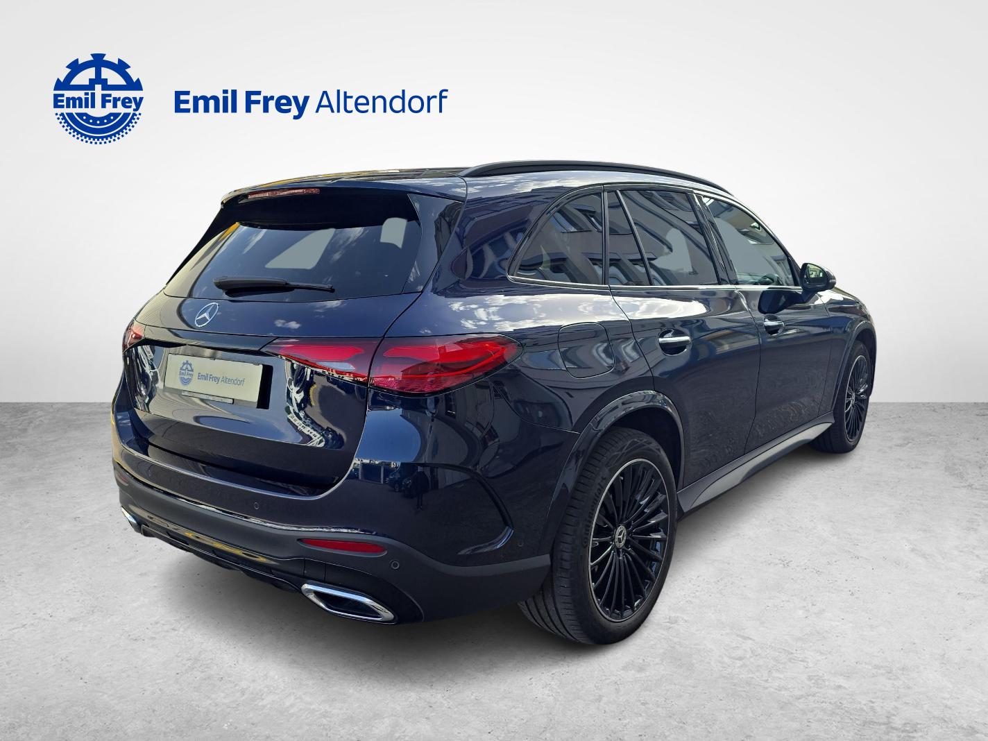 MERCEDES-BENZ GLC 300 e 4MATIC AMG Line-image-4