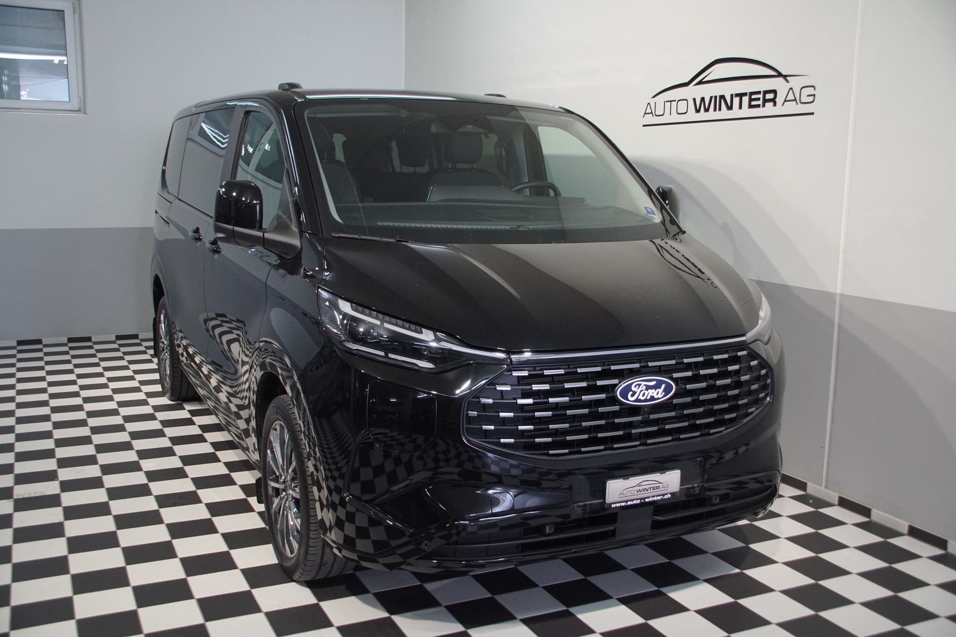 FORD Tourneo Bus 340 L1H1 PHEV TitaniumX-image-4