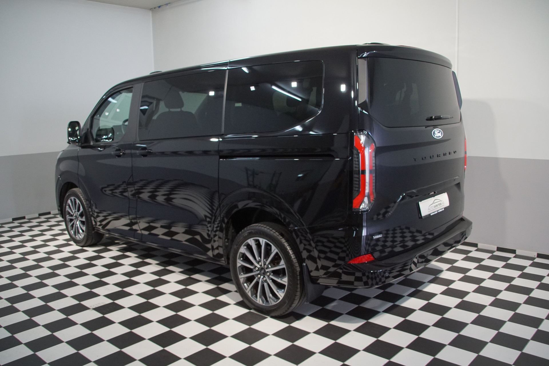 FORD Tourneo Bus 340 L1H1 PHEV TitaniumX-image-6