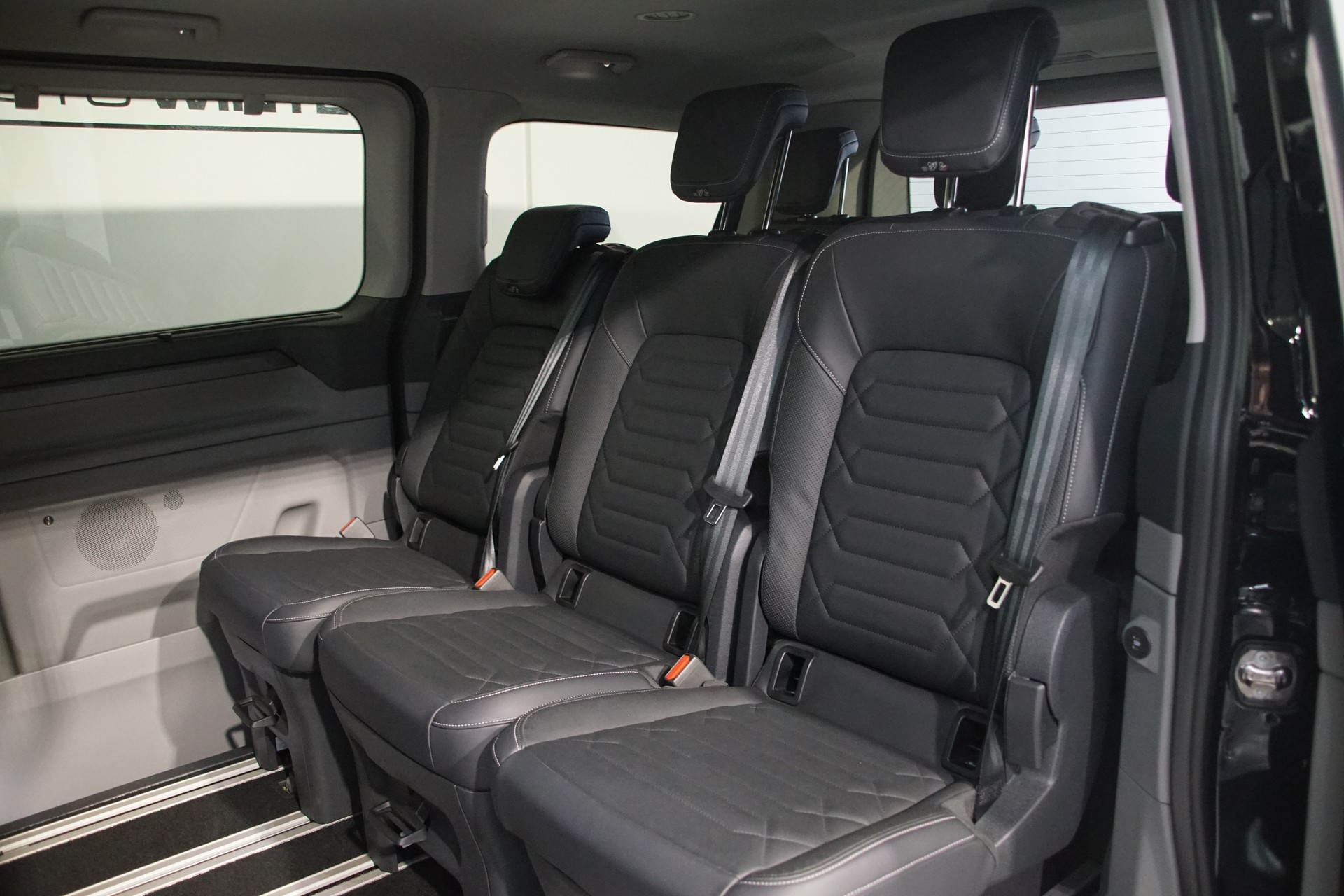 FORD Tourneo Bus 340 L1H1 PHEV TitaniumX-image-16