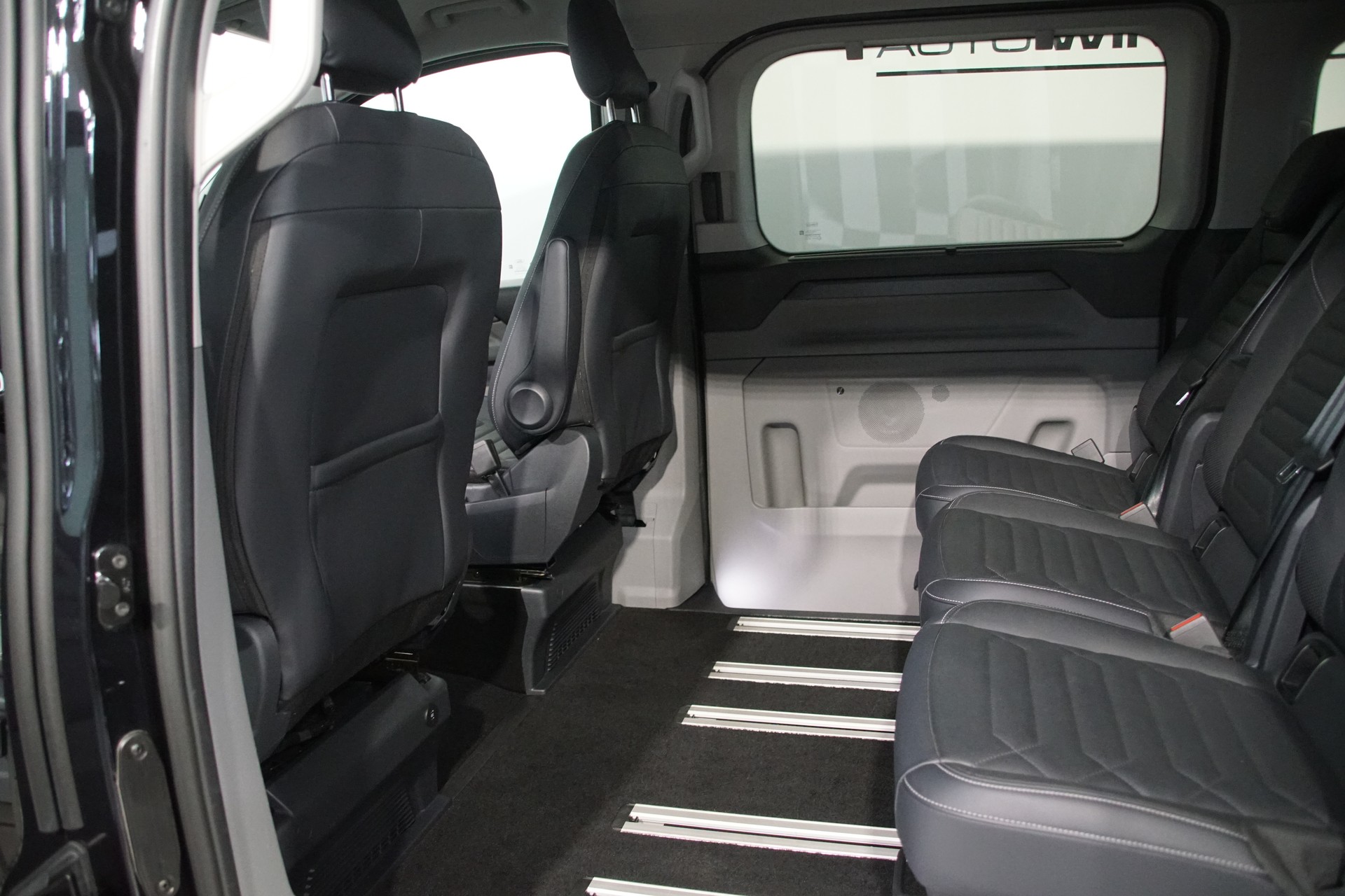 FORD Tourneo Bus 340 L1H1 PHEV TitaniumX-image-17