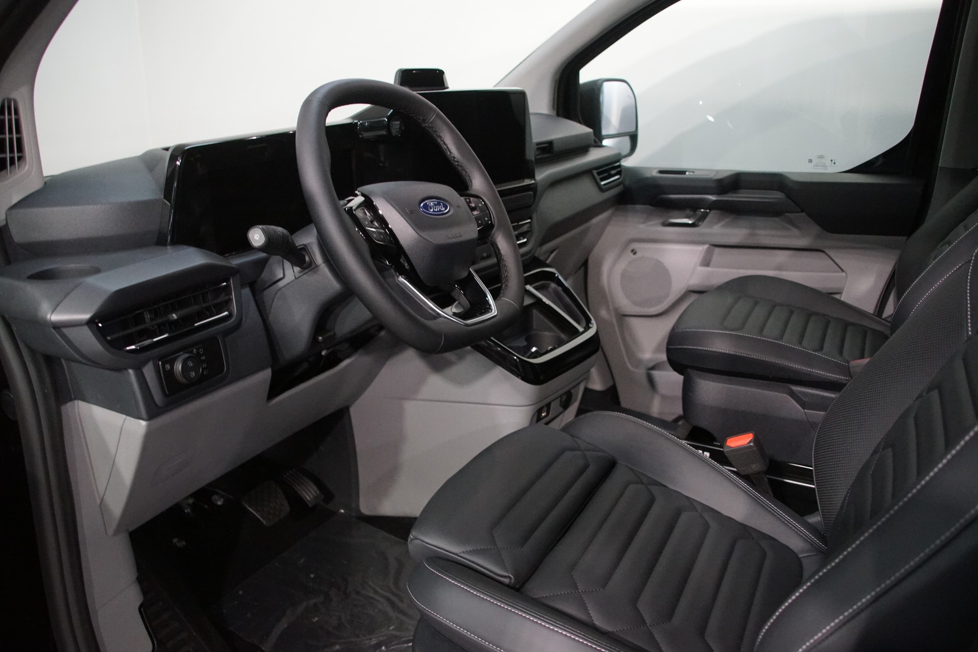 FORD Tourneo Bus 340 L1H1 PHEV TitaniumX Fancy-Grau-showroom-element-2