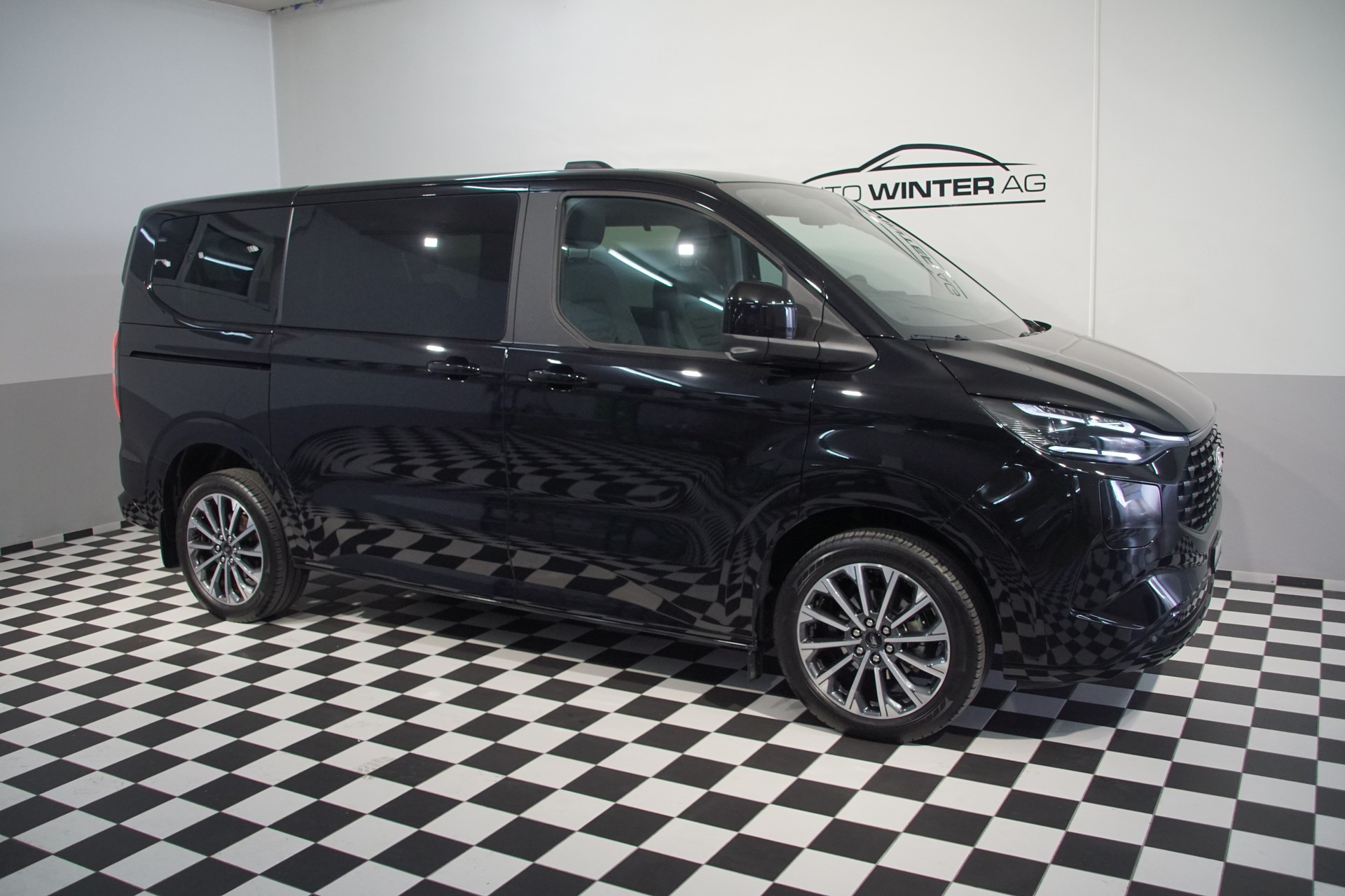FORD Tourneo Bus 340 L1H1 PHEV TitaniumX-showroom-element-2