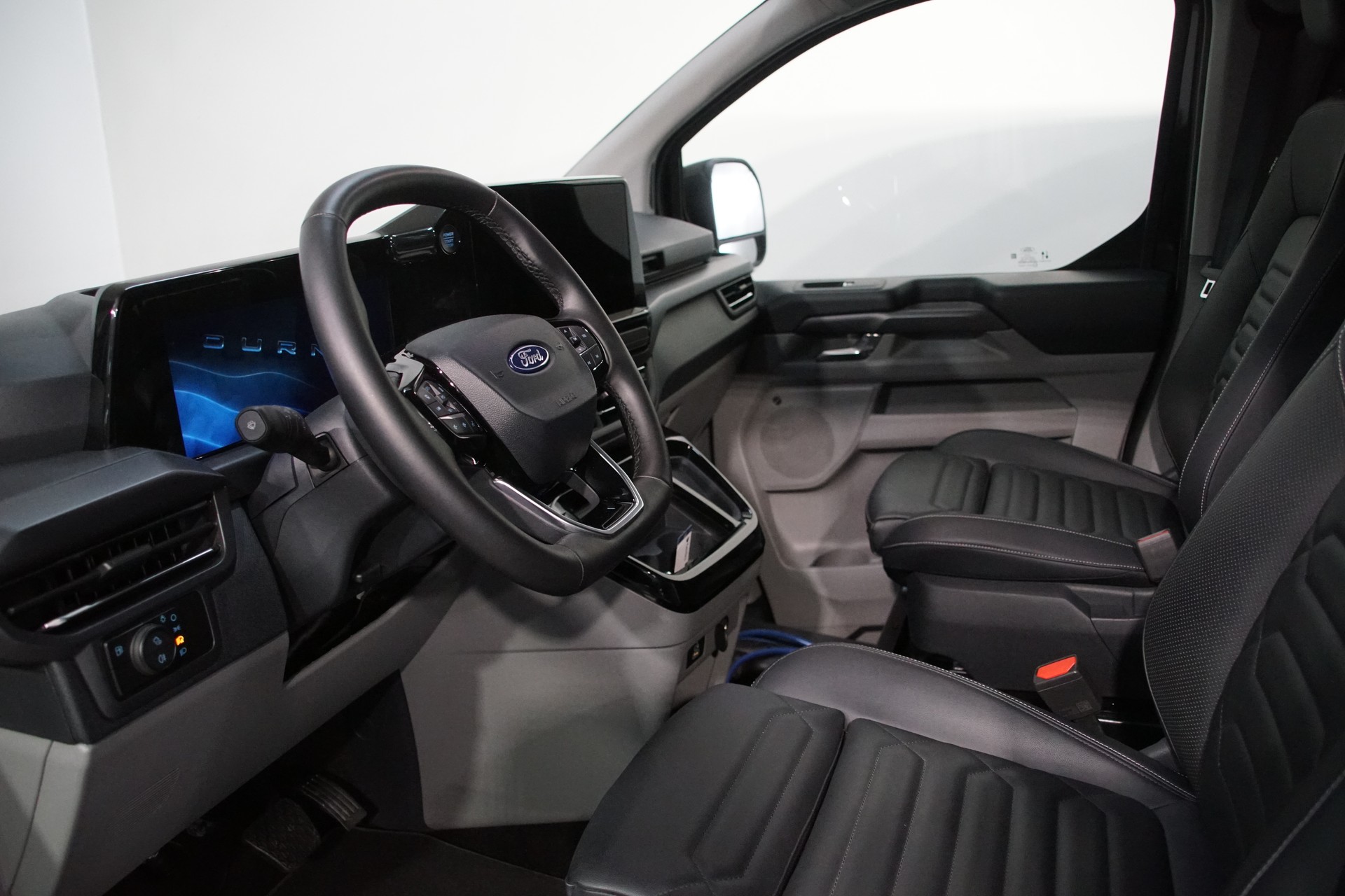 FORD Tourneo Bus 340 L1H1 PHEV TitaniumX-image-10