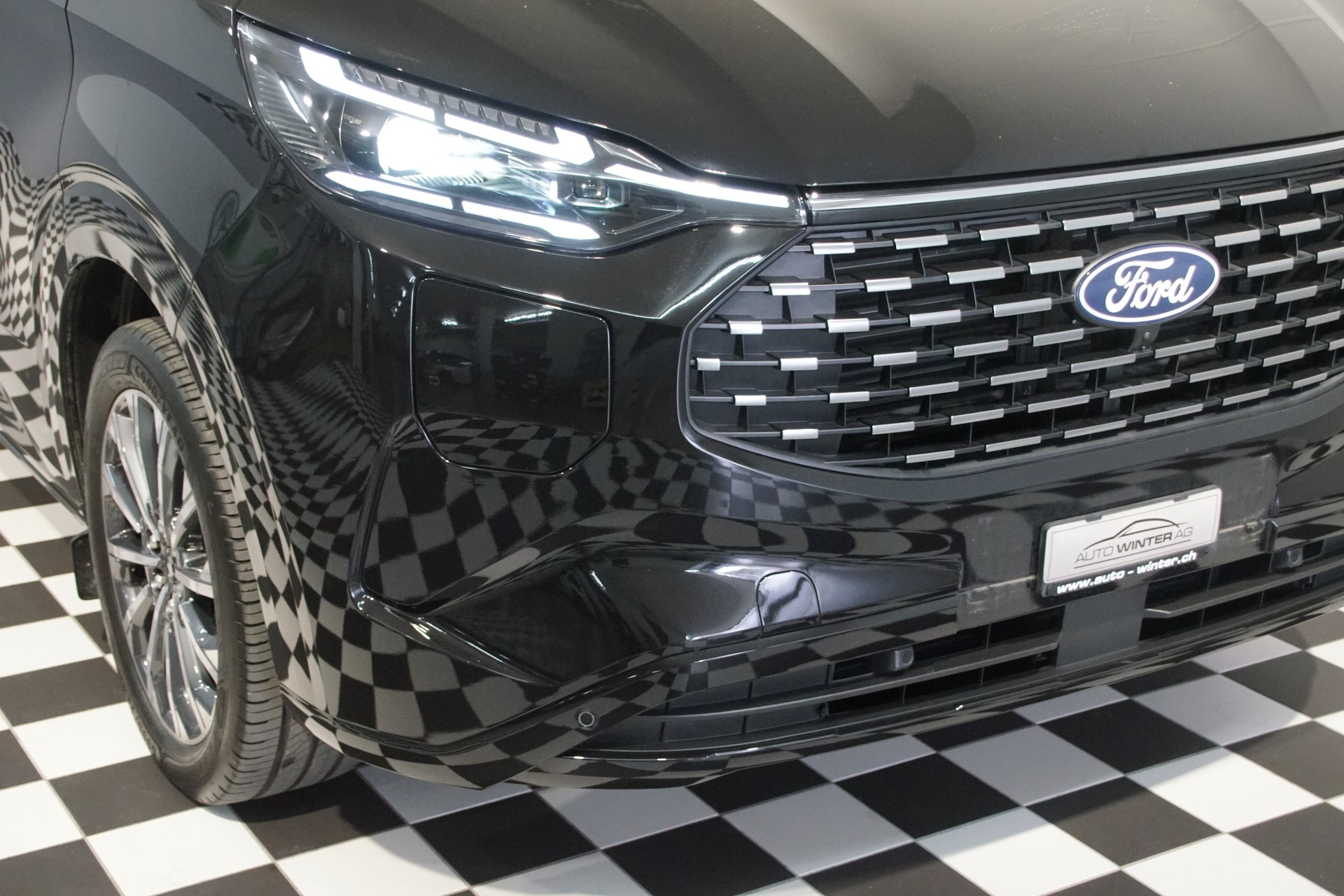 FORD Tourneo Bus 340 L1H1 PHEV TitaniumX-showroom-element-3