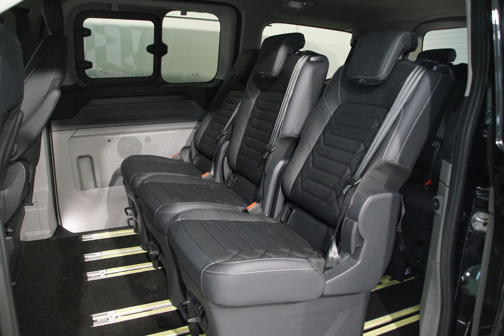 FORD Tourneo Bus 340 L1H1 PHEV TitaniumX Fancy-Grau-image-5