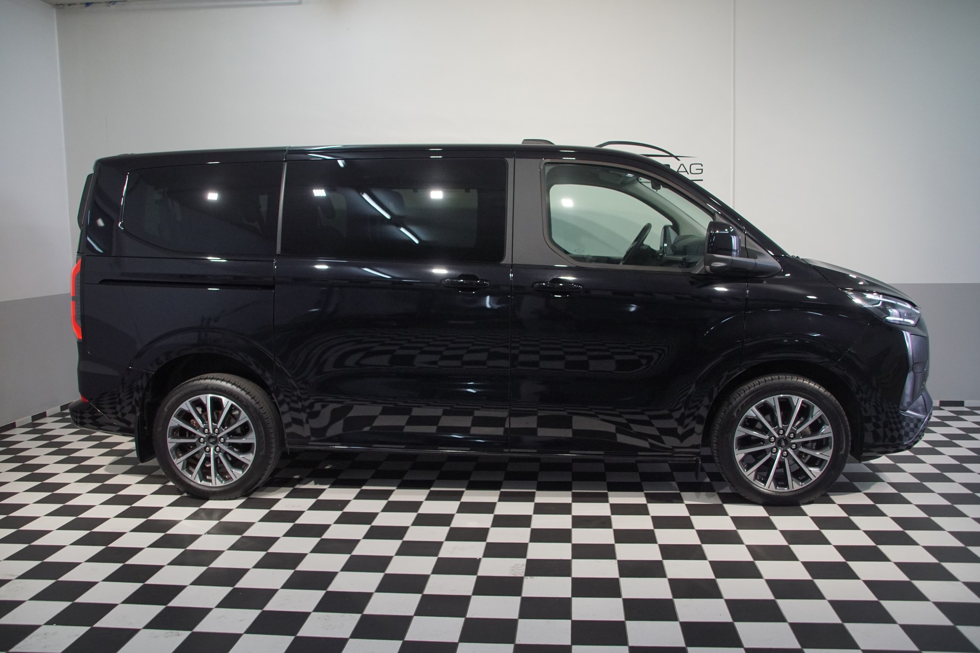 FORD Tourneo Bus 340 L1H1 PHEV TitaniumX-image-5