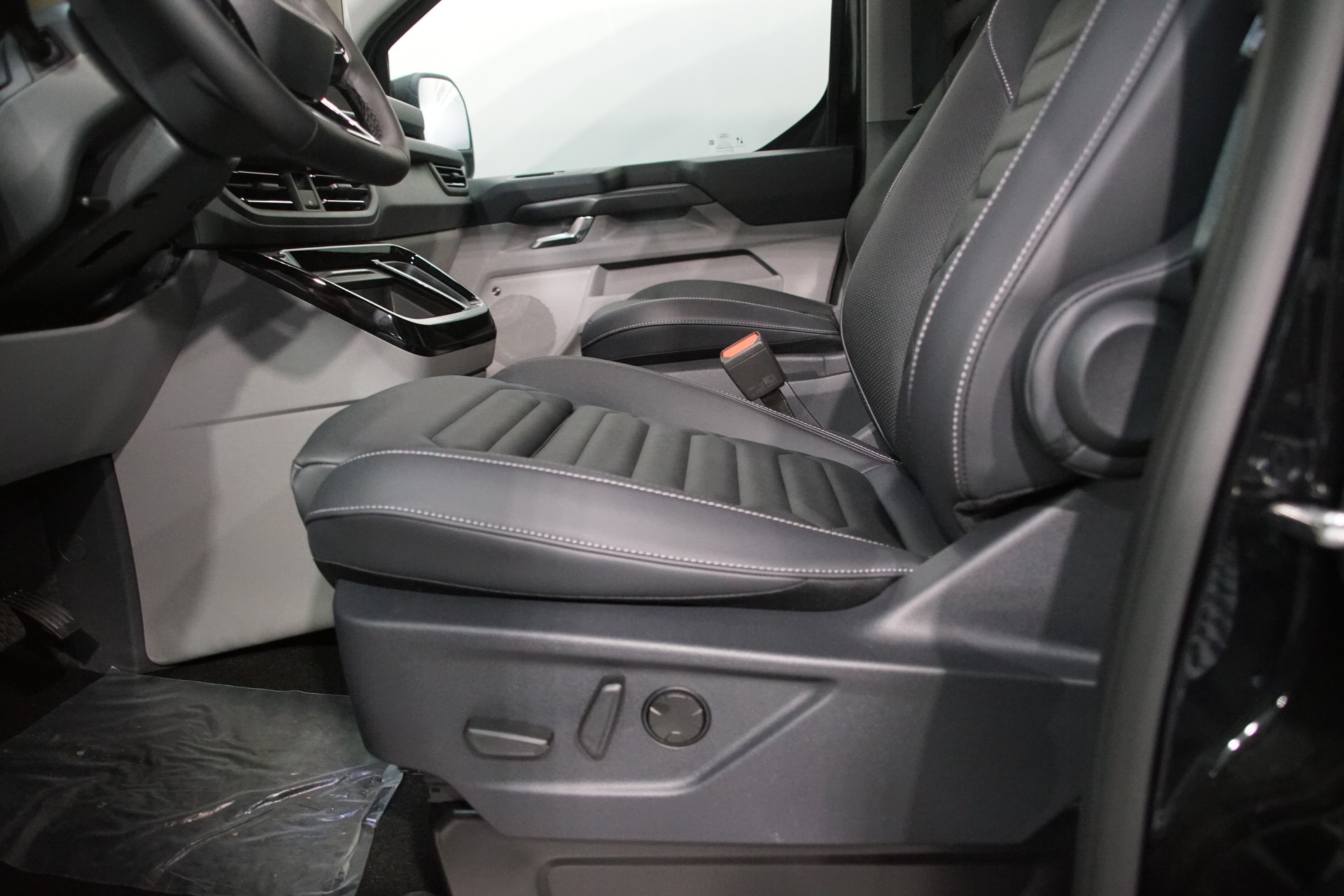 FORD Tourneo Bus 340 L1H1 PHEV TitaniumX Fancy-Grau-showroom-element-3