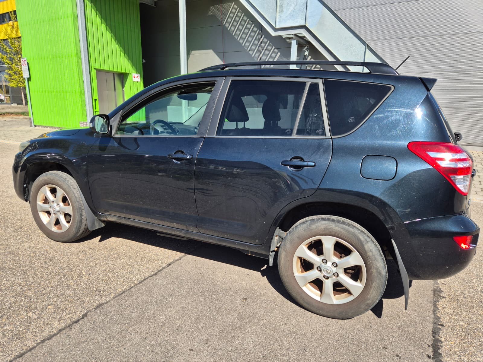 TOYOTA RAV-4 2.2D-4D Linea Luna-image-3