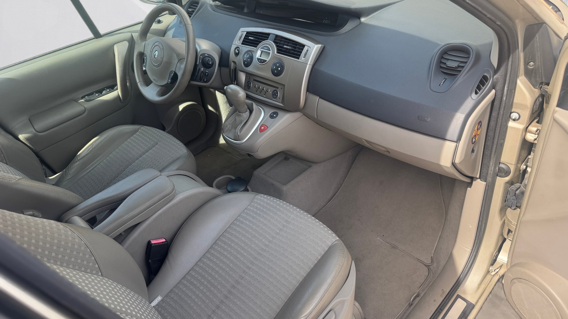RENAULT Scénic 2.0 16V-image-13