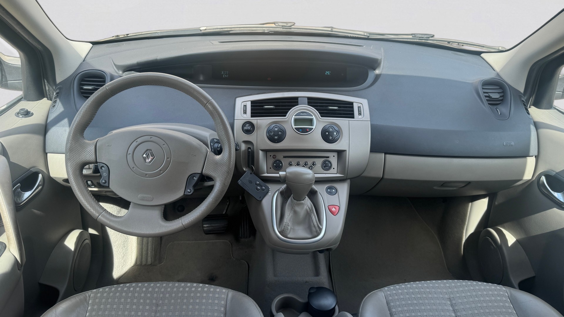 RENAULT Scénic 2.0 16V-image-18