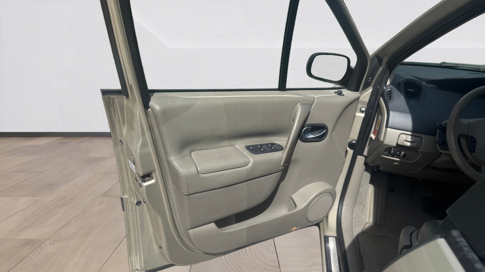 RENAULT Scénic 2.0 16V-image-15