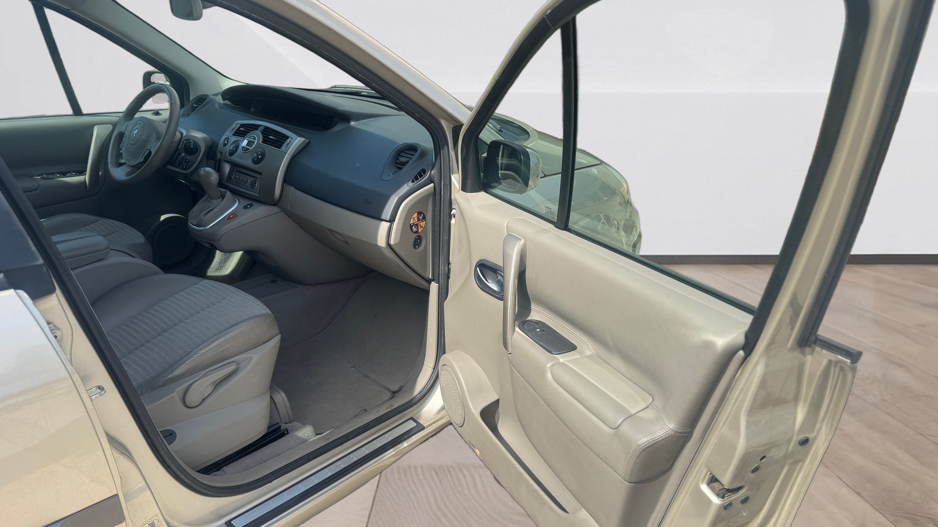 RENAULT Scénic 2.0 16V-image-12
