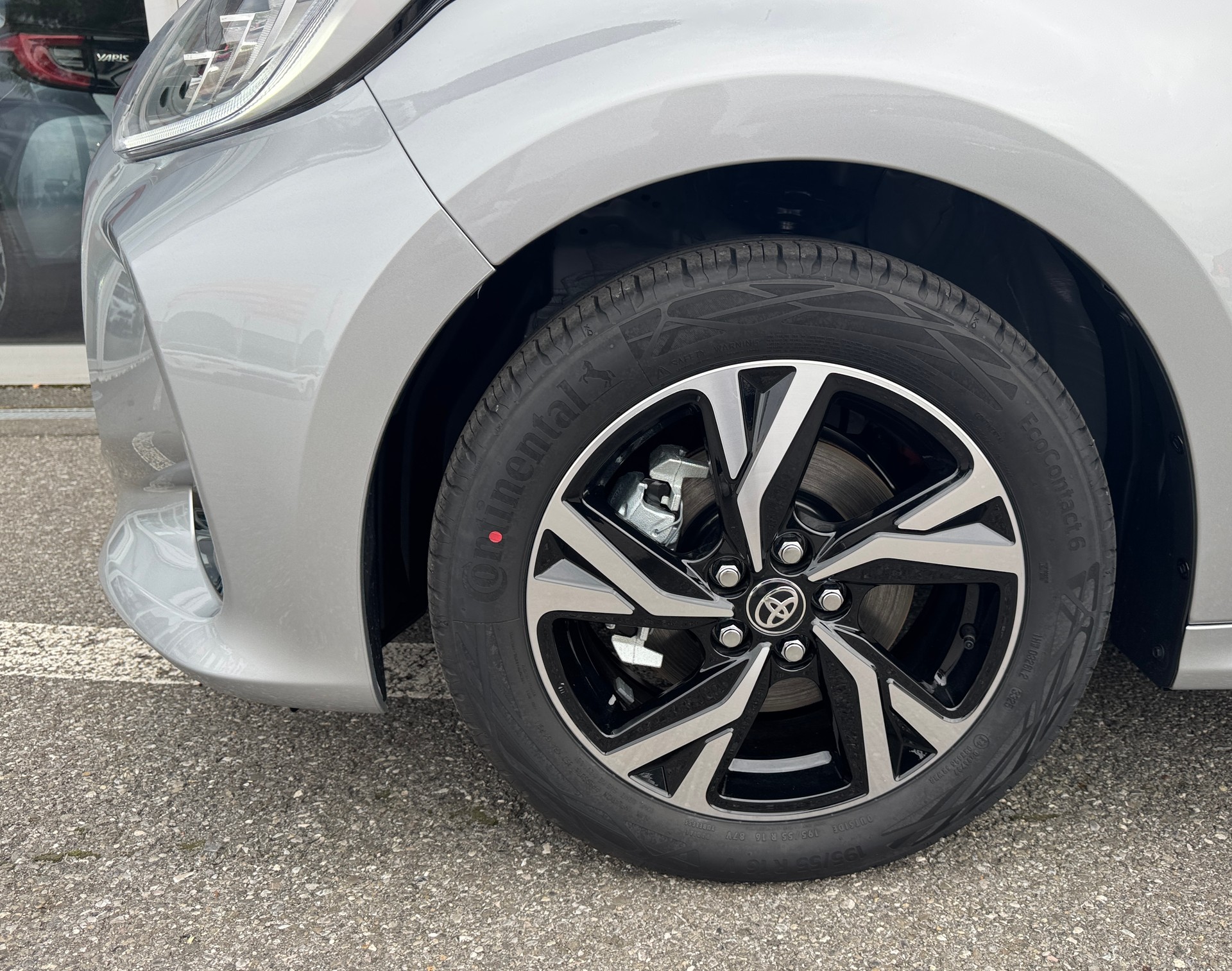 TOYOTA Yaris 1.5 Trend e-CVT-image-4