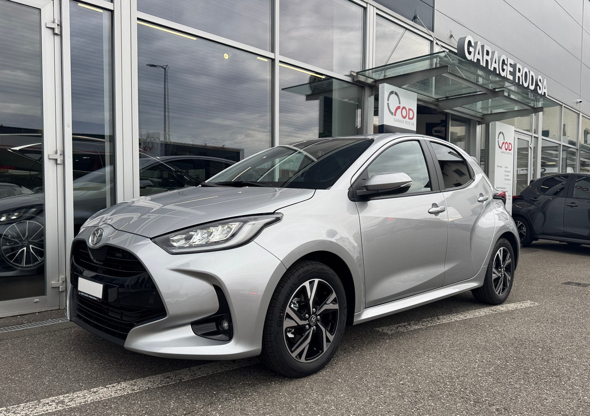 TOYOTA Yaris 1.5 Trend e-CVT-image-23