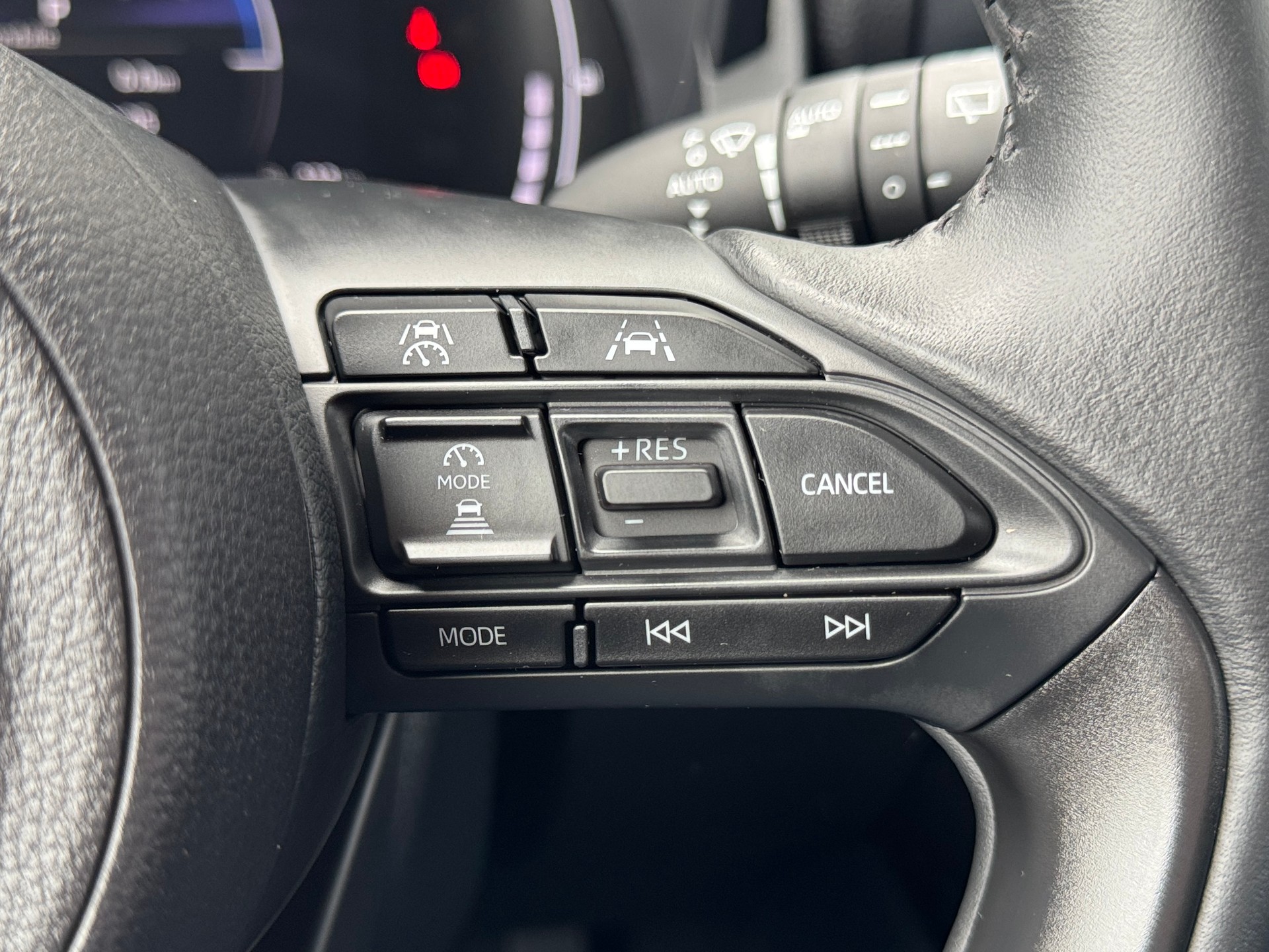TOYOTA Yaris 1.5 Trend e-CVT-image-14
