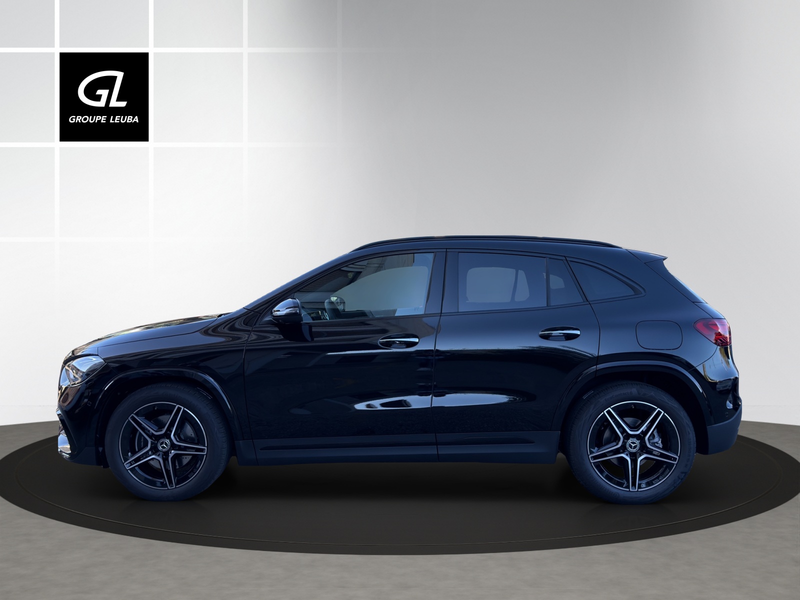MERCEDES-BENZ GLA 200 Night Star 7G-DCT-showroom-element-2