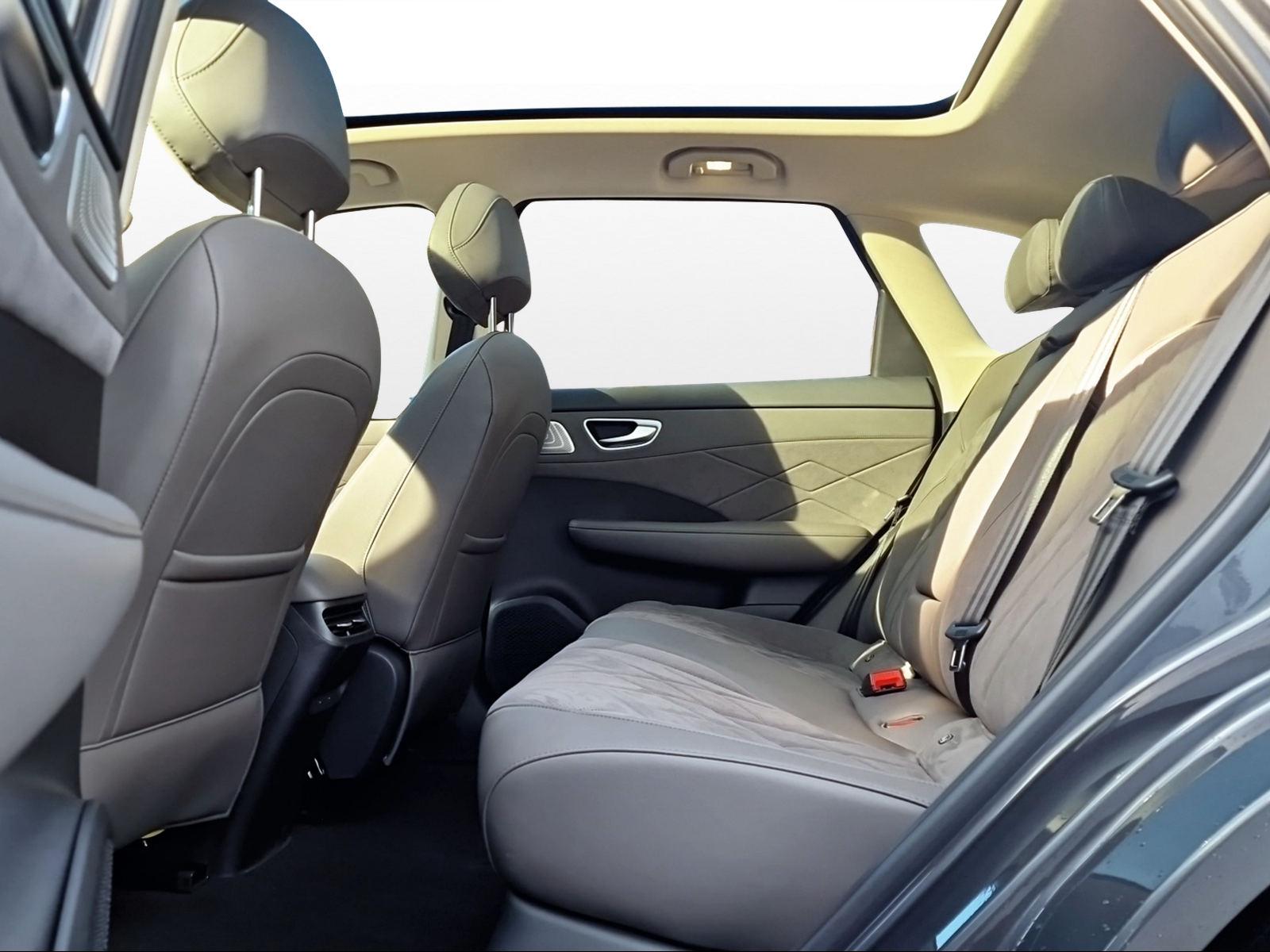 MG S6 EV 77 kWh Luxury 4WD-image-12