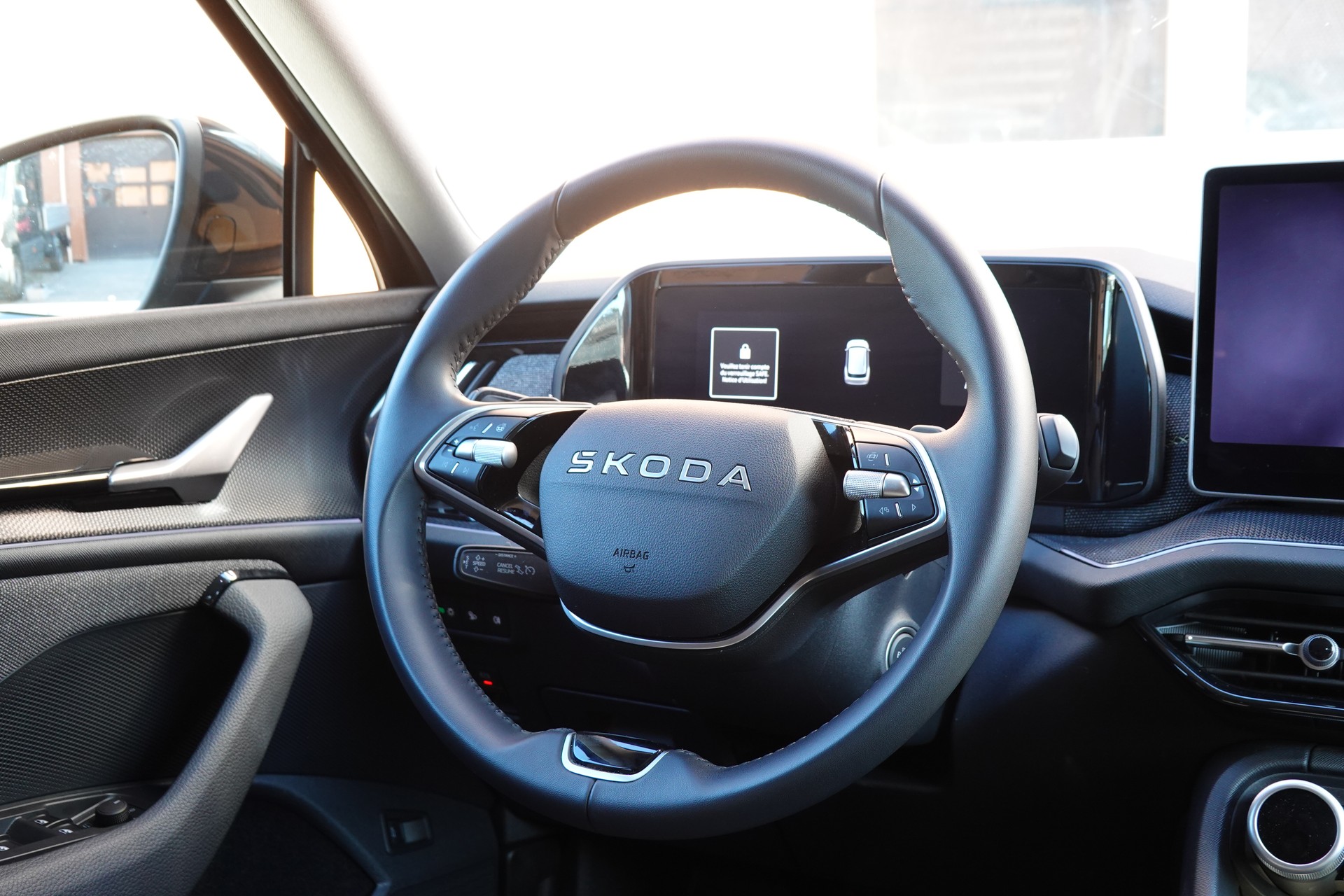 SKODA Kodiaq 1.5 TSI mHEV * 7 Places * Crochet remorque * Caméra * Tempomat Adaptatif * Clim Auto * Hayon Electrique *"-image-11
