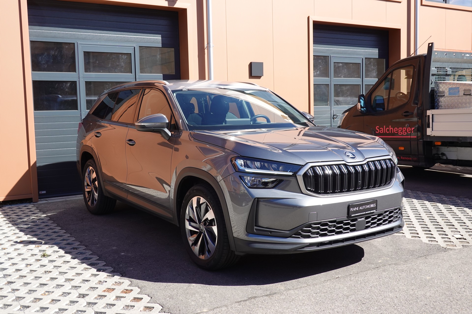 SKODA Kodiaq 1.5 TSI mHEV * 7 Places * Crochet remorque * Caméra * Tempomat Adaptatif * Clim Auto * Hayon Electrique *"-showroom-element-2