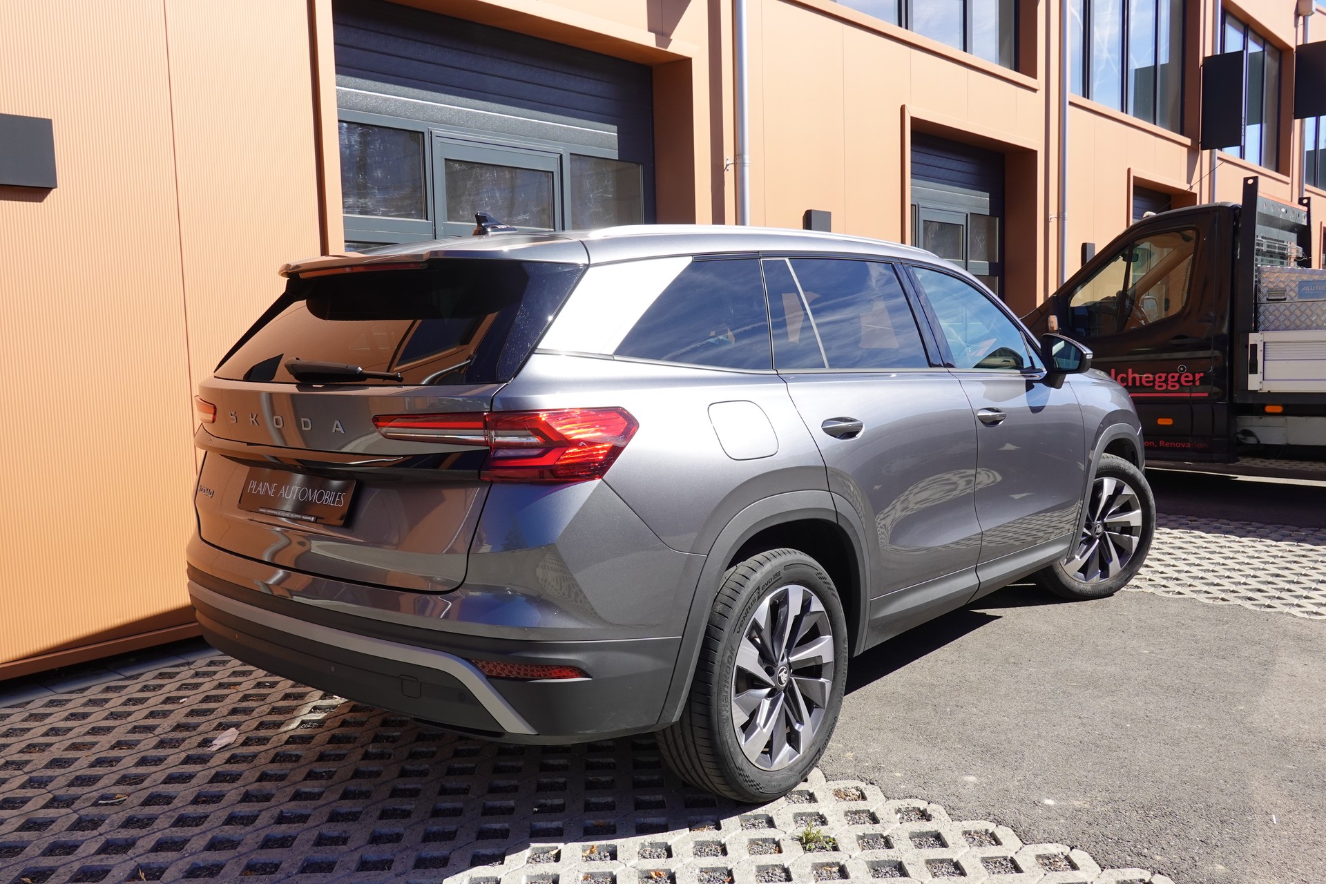 SKODA Kodiaq 1.5 TSI mHEV * 7 Places * Crochet remorque * Caméra * Tempomat Adaptatif * Clim Auto * Hayon Electrique *"-image-6
