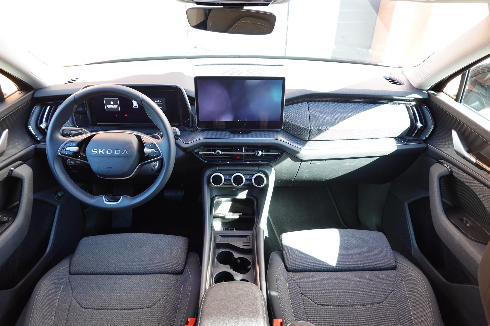 SKODA Kodiaq 1.5 TSI mHEV * 7 Places * Crochet remorque * Caméra * Tempomat Adaptatif * Clim Auto * Hayon Electrique *"-image-10