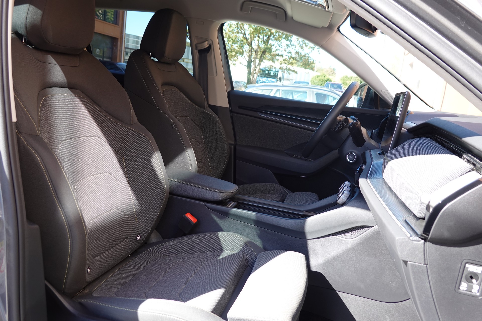 SKODA Kodiaq 1.5 TSI mHEV * 7 Places * Crochet remorque * Caméra * Tempomat Adaptatif * Clim Auto * Hayon Electrique *"-image-26