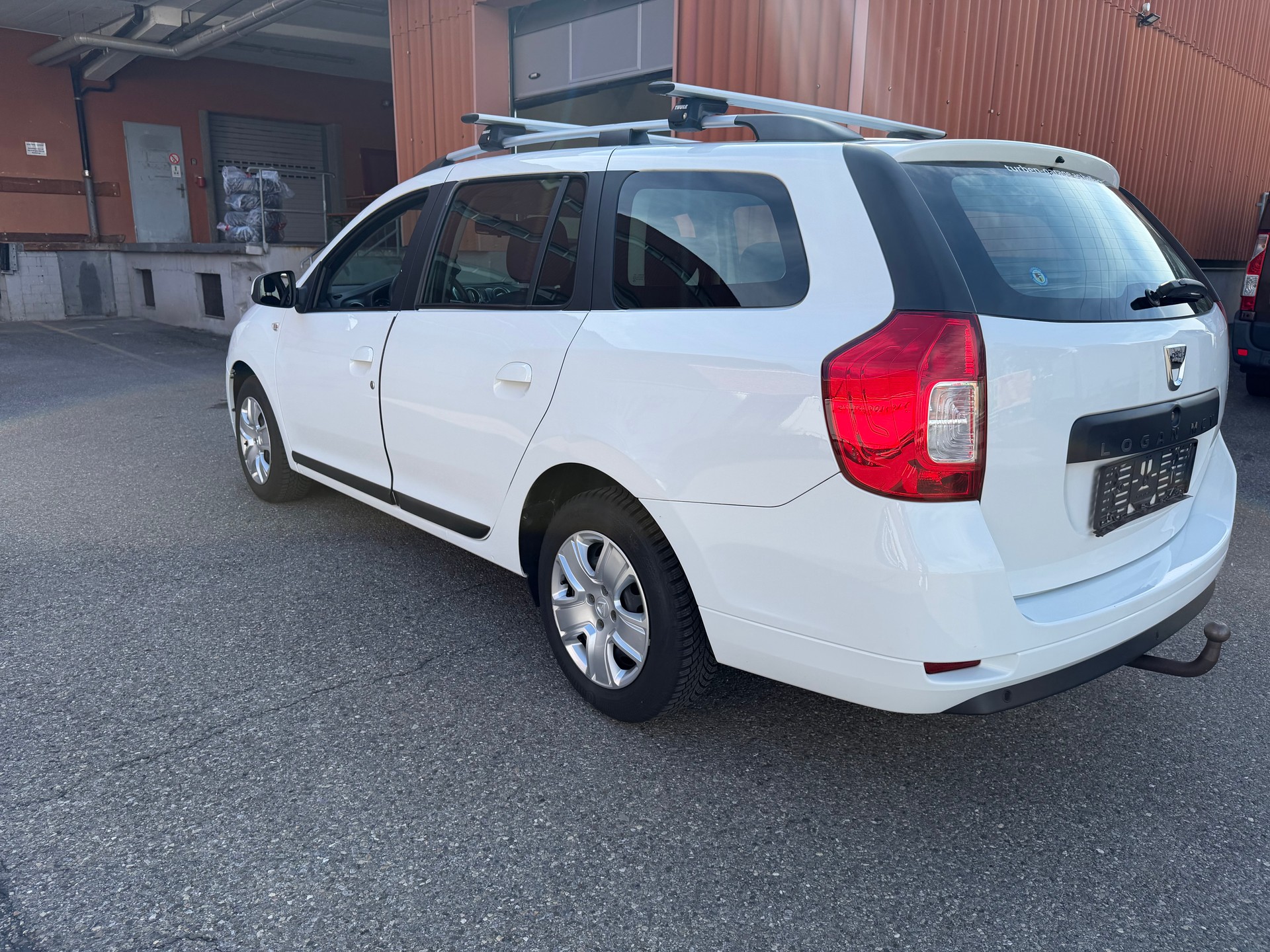 DACIA Logan MCV 0.9 Lauréate Automatic-image-3