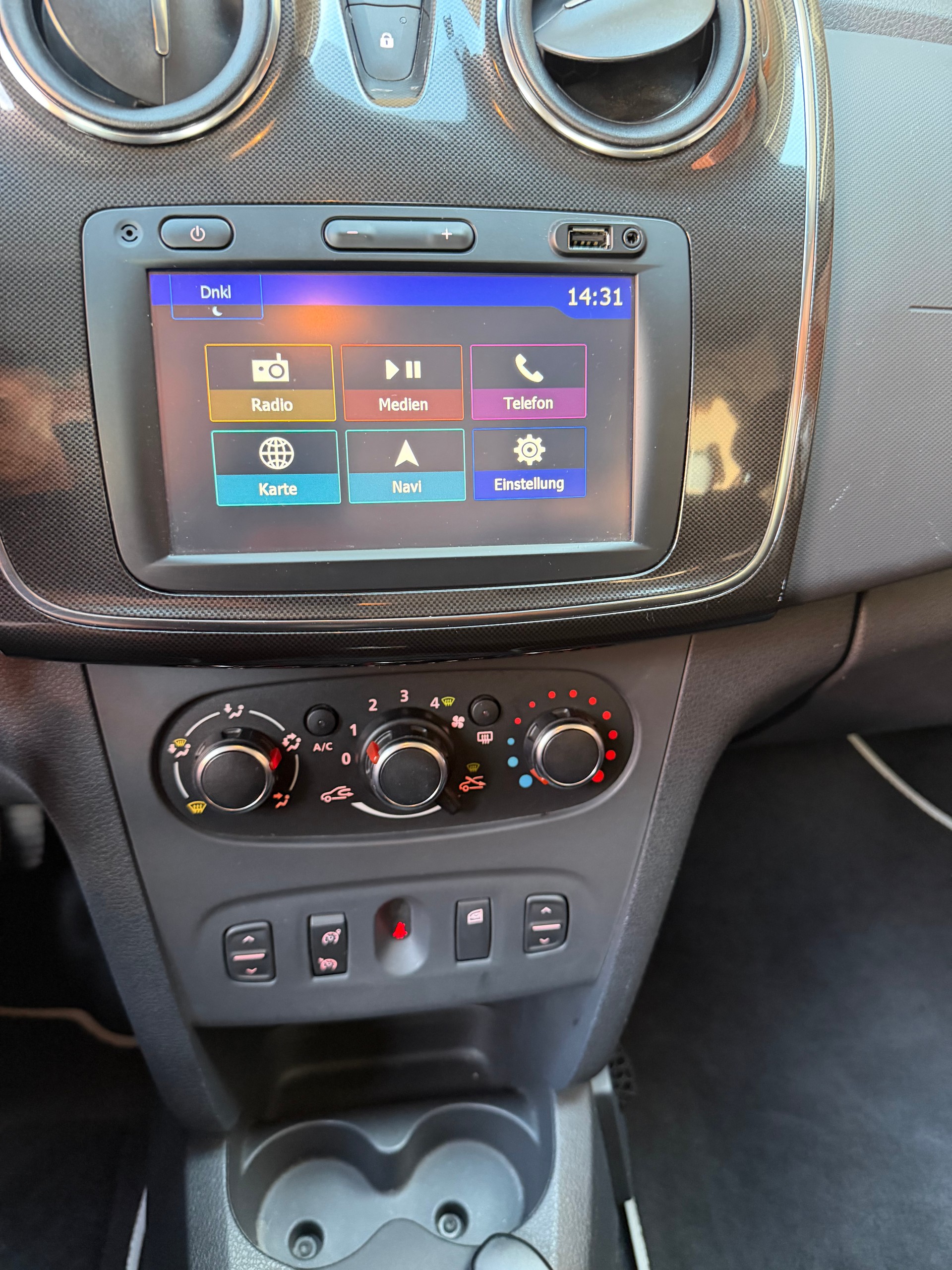 DACIA Logan MCV 0.9 Lauréate Automatic-image-11