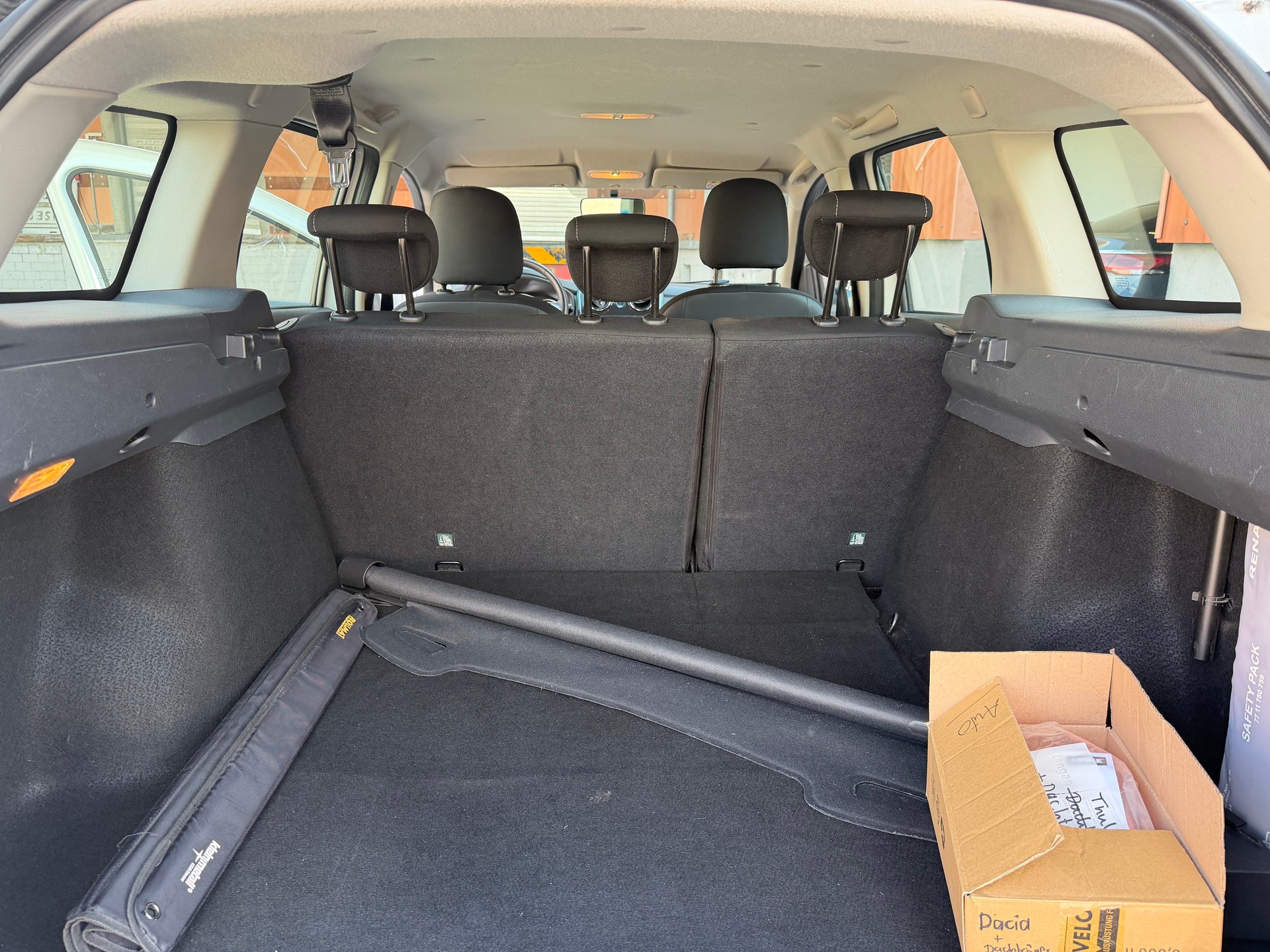 DACIA Logan MCV 0.9 Lauréate Automatic-image-7