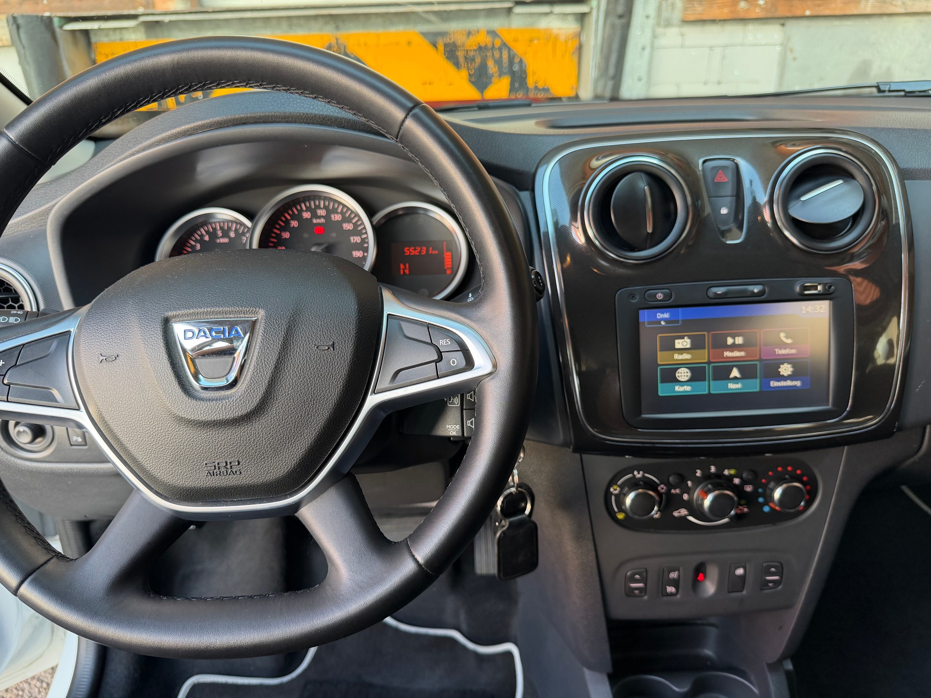 DACIA Logan MCV 0.9 Lauréate Automatic-image-8
