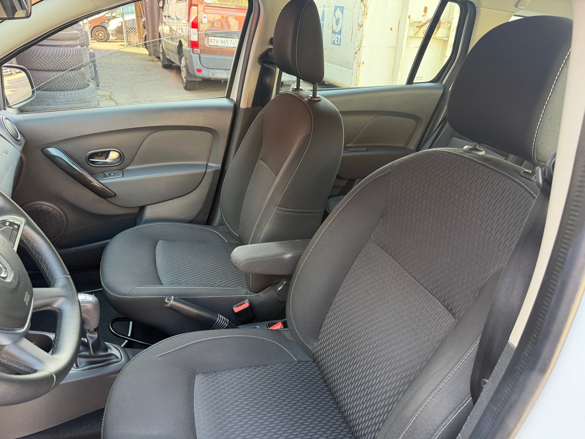 DACIA Logan MCV 0.9 Lauréate Automatic-image-4