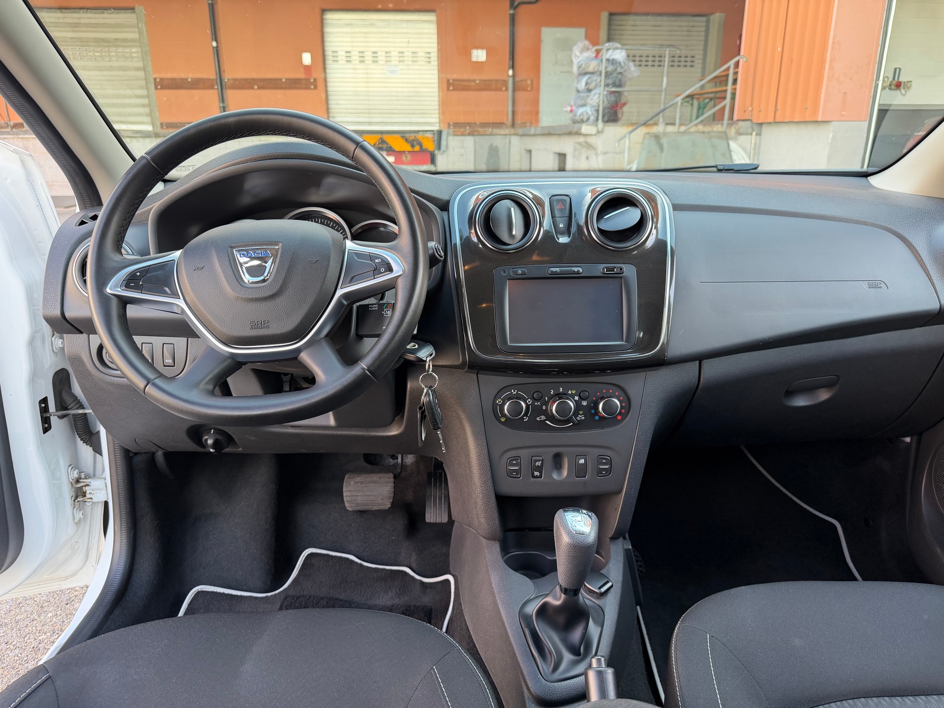DACIA Logan MCV 0.9 Lauréate Automatic-image-5
