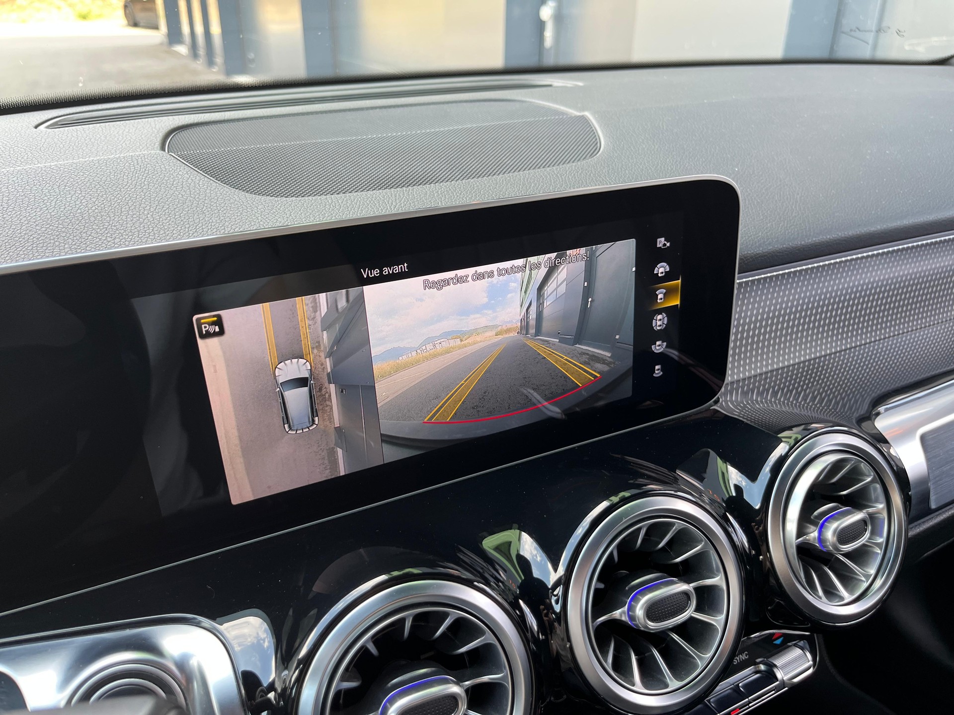 MERCEDES-BENZ GLB 250 Progressive 4 MATIC 8G-Tronic-image-17