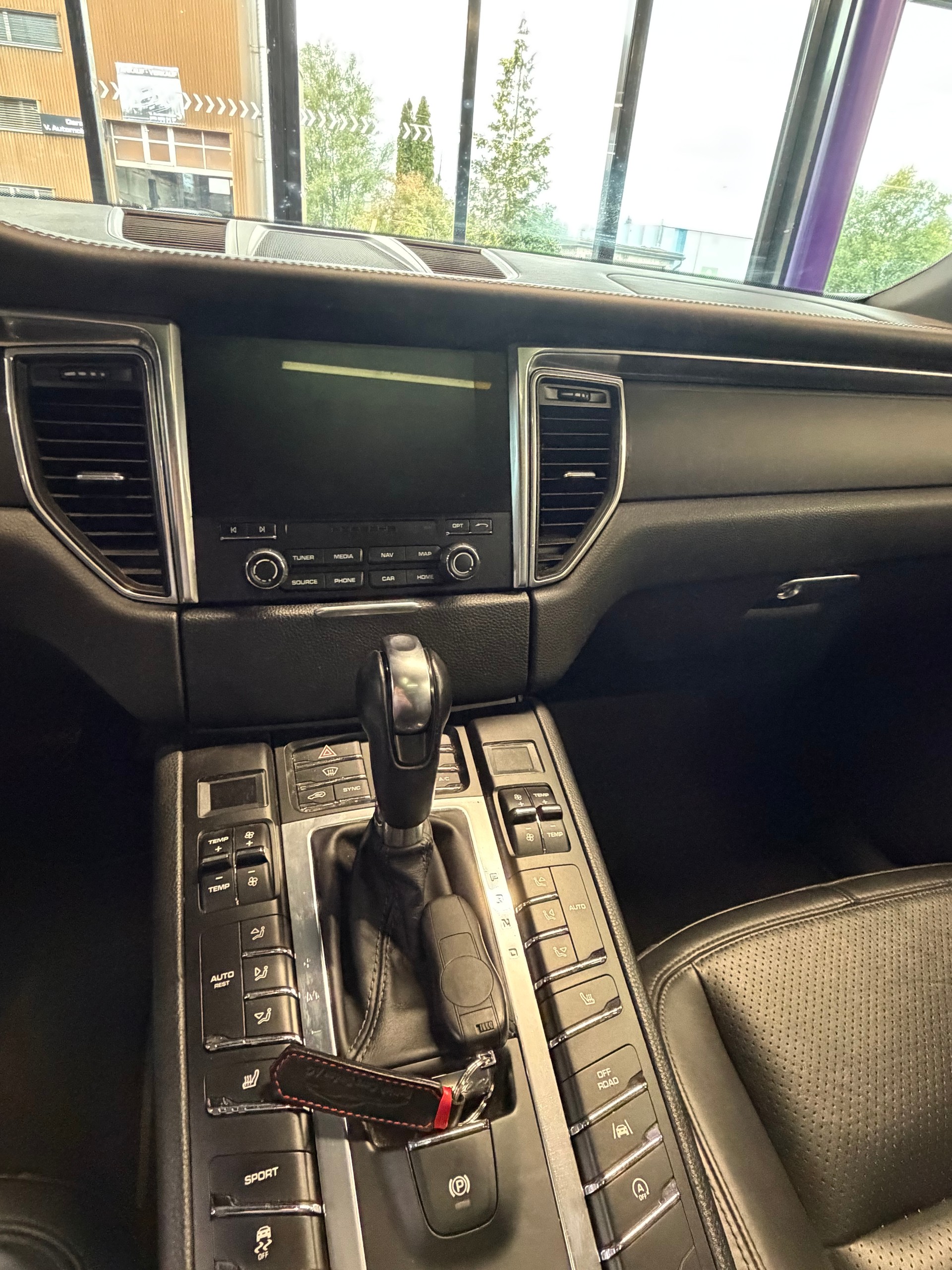 PORSCHE Macan PDK-image-10