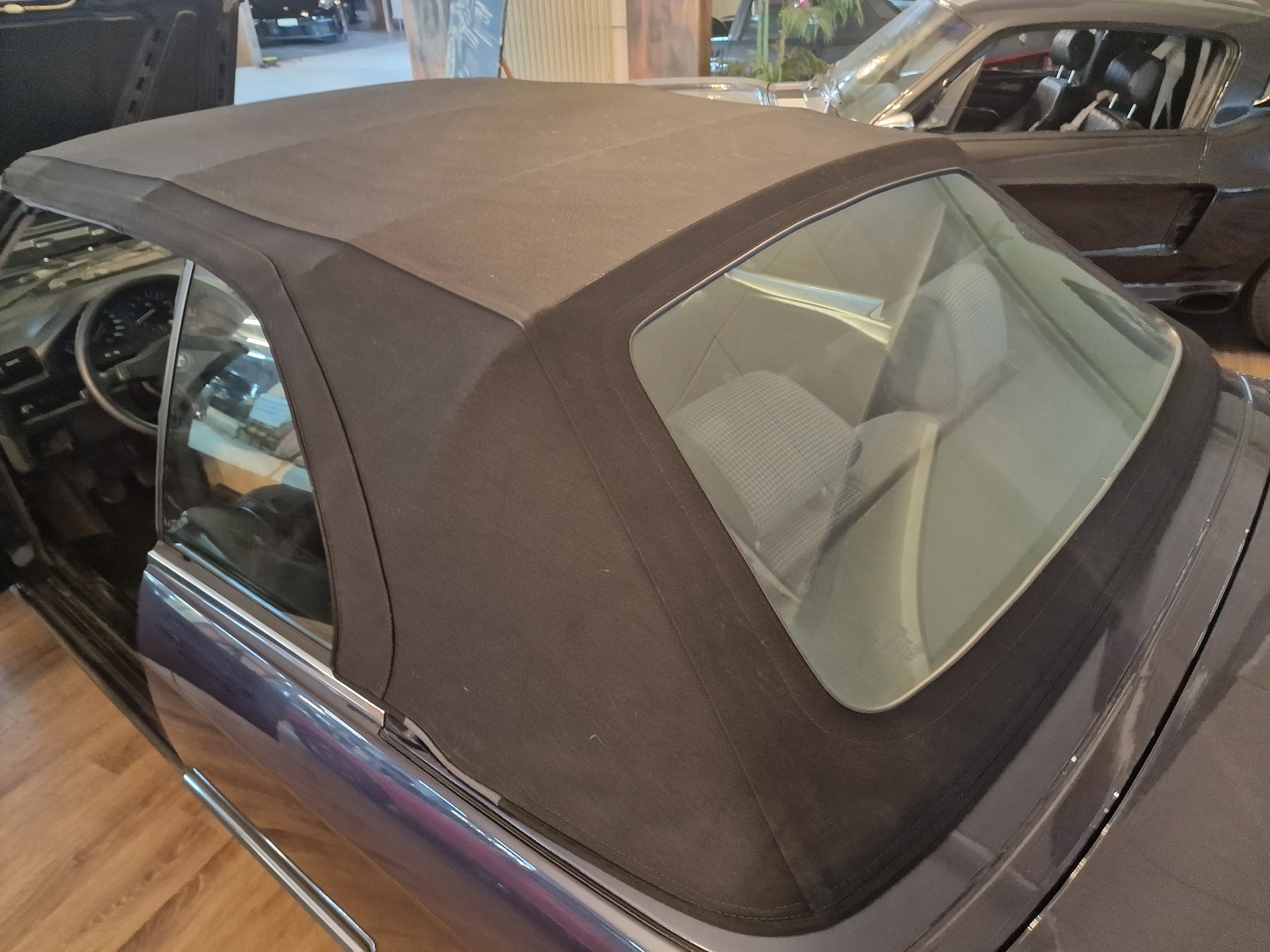 BMW 325i Cabrio-image-13