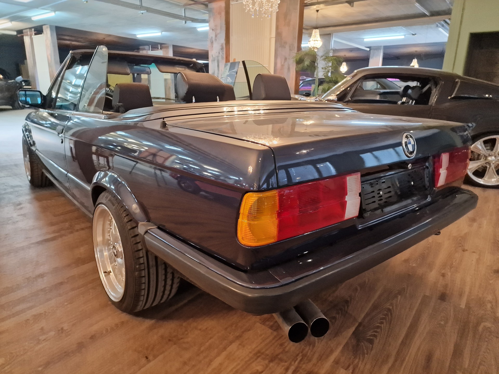BMW 325i Cabrio-image-8