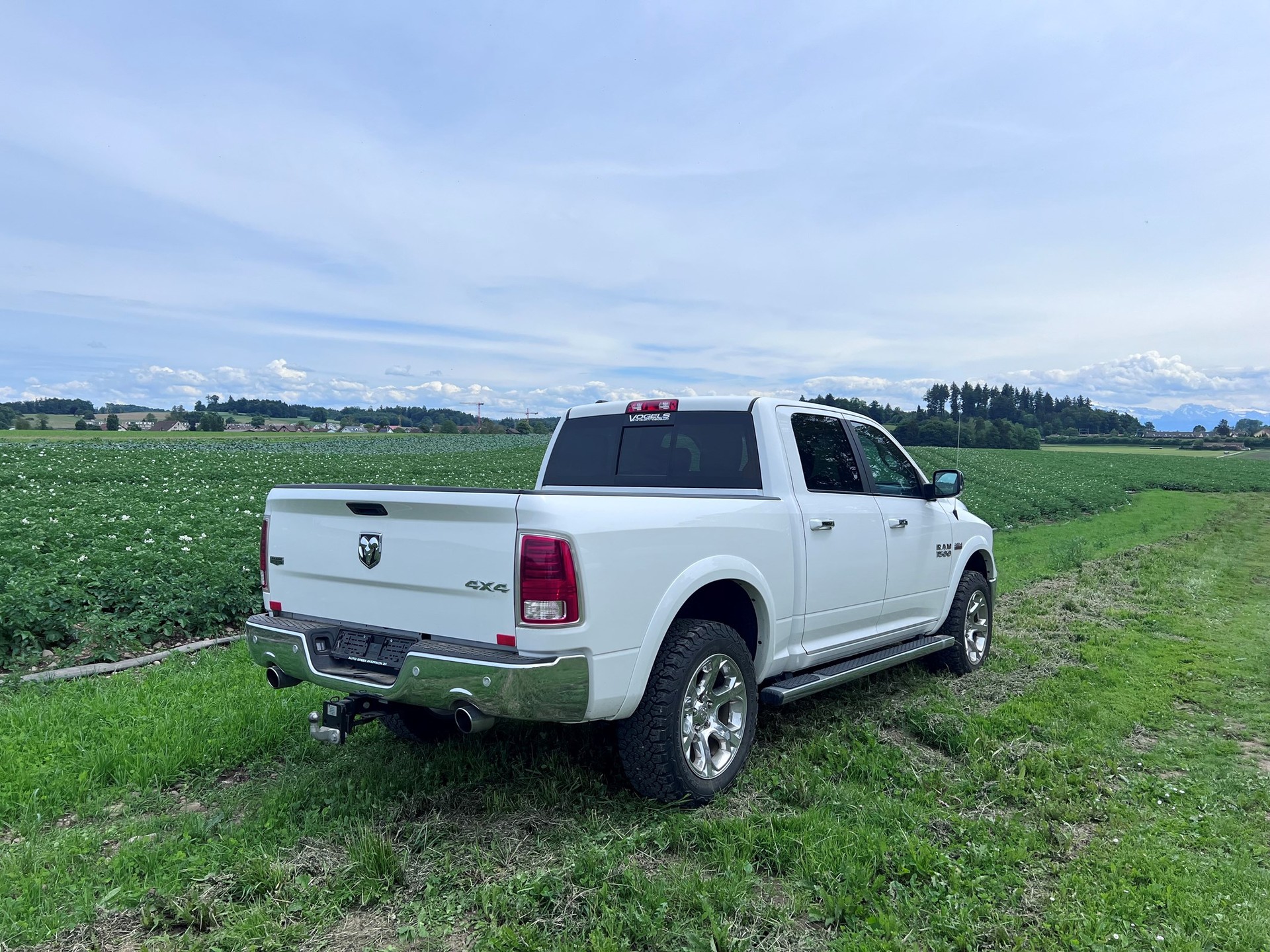 DODGE Laramie-image-2