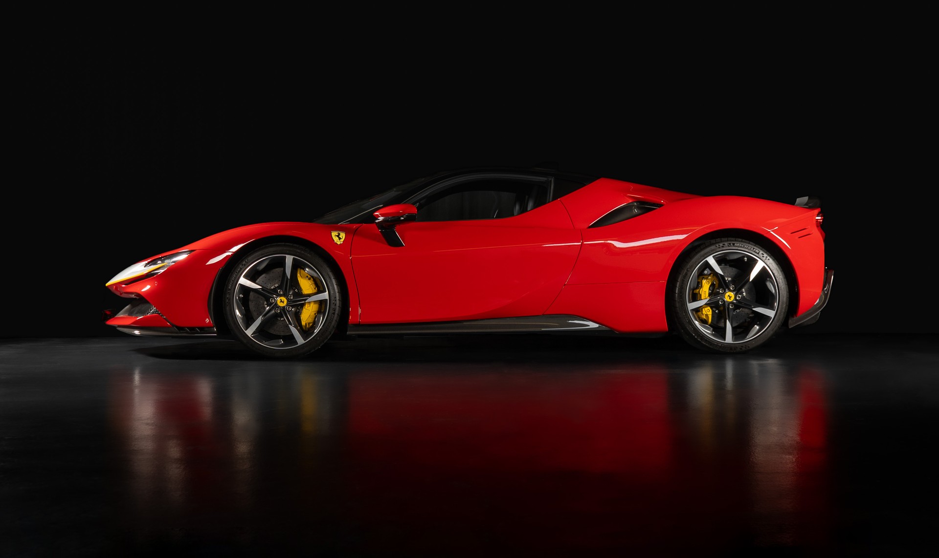 FERRARI SF90 Stradale-showroom-element-1