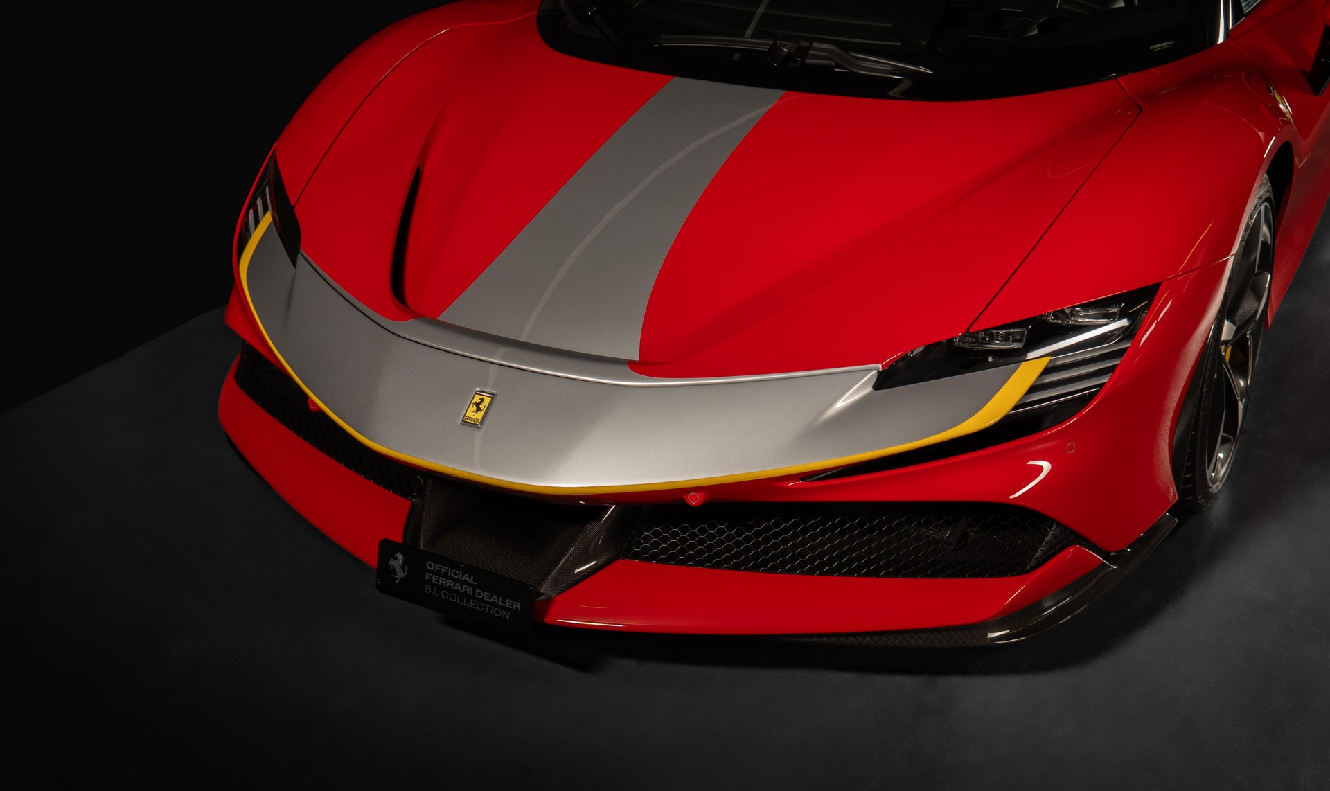 FERRARI SF90 Stradale-showroom-element-3
