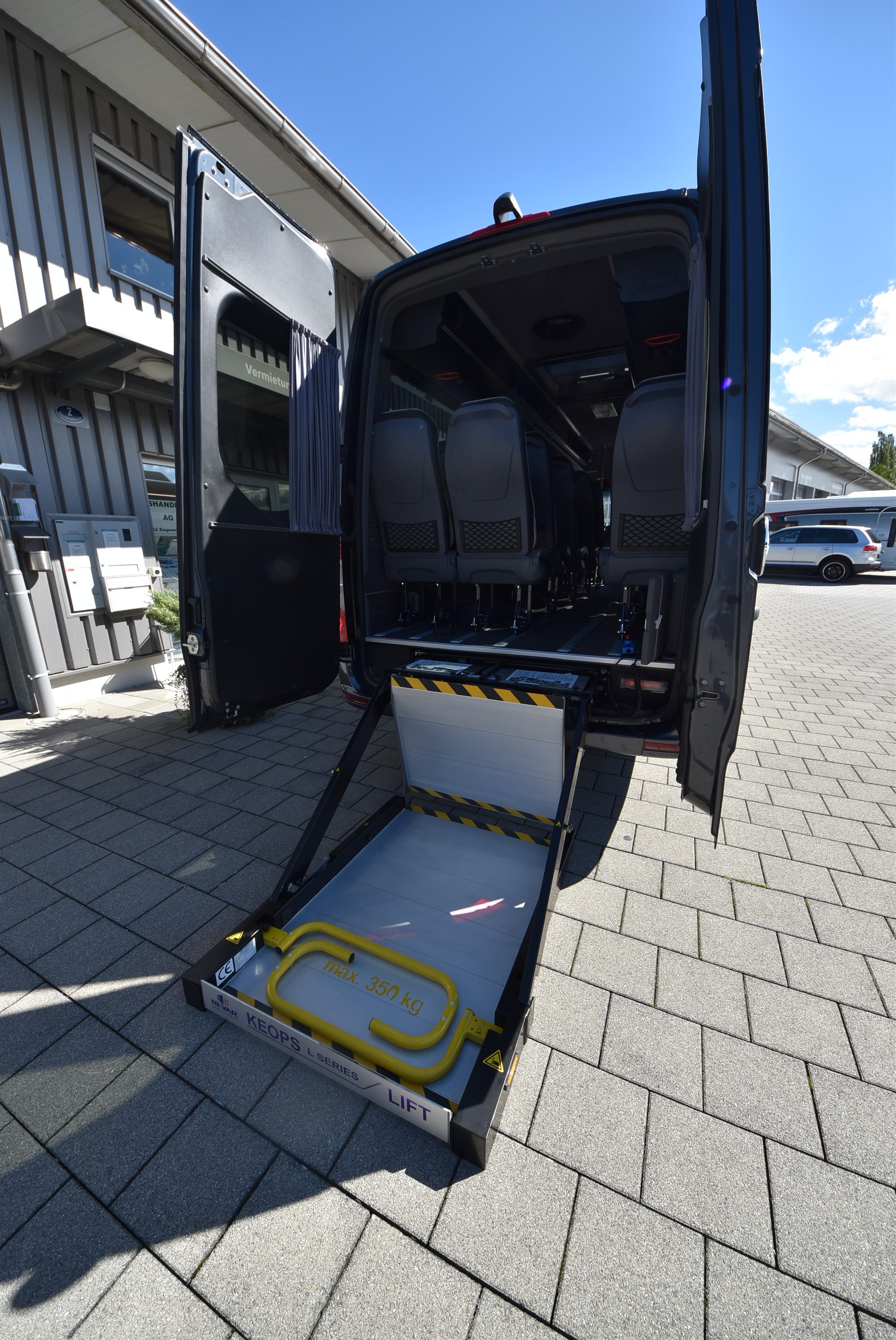 MERCEDES-BENZ VIP Sprinter 519 Rollstuhlbus-image-8