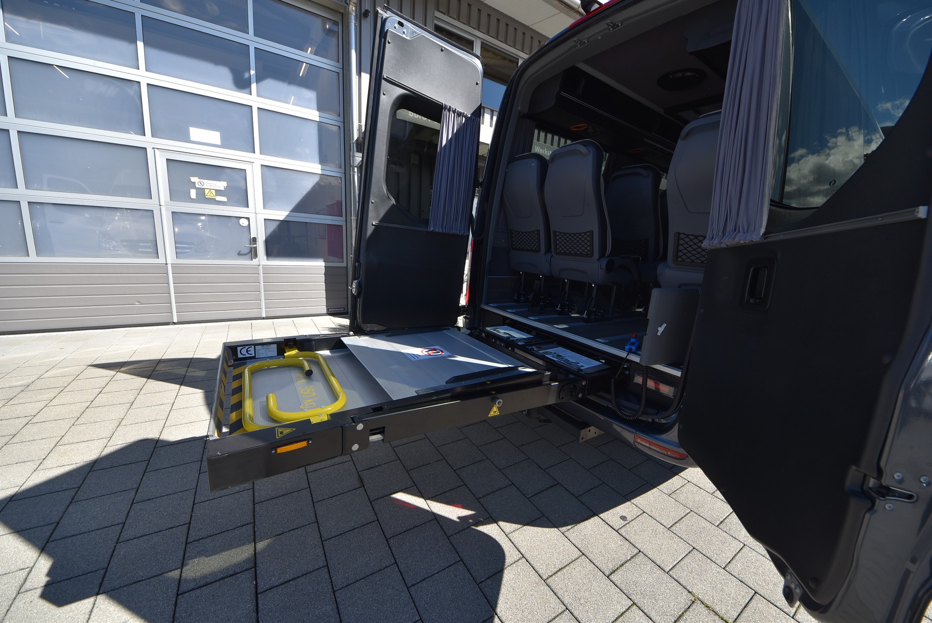 MERCEDES-BENZ VIP Sprinter 519 Rollstuhlbus-image-6