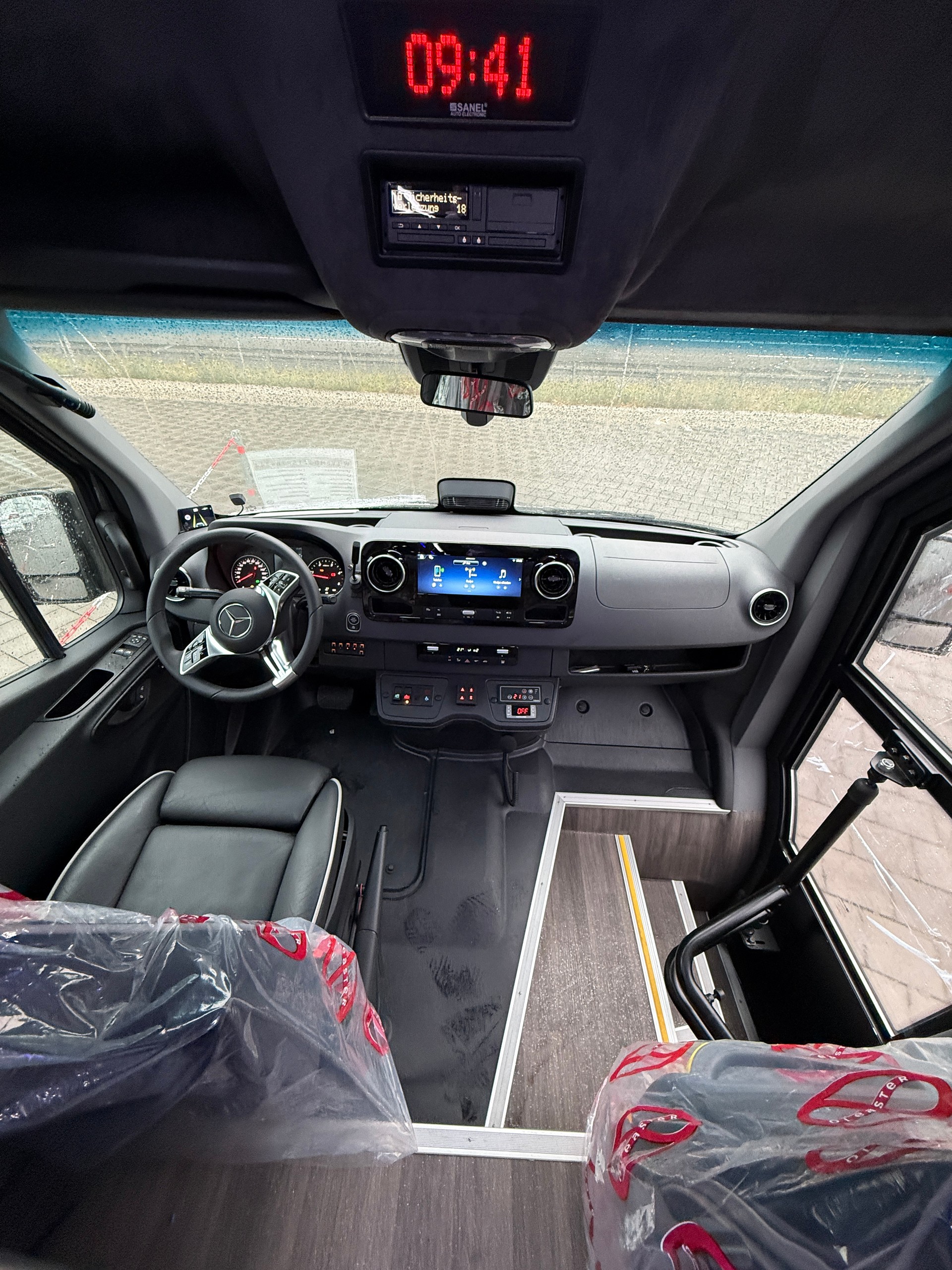 MERCEDES-BENZ VIP Sprinter 519 Rollstuhlbus-image-11