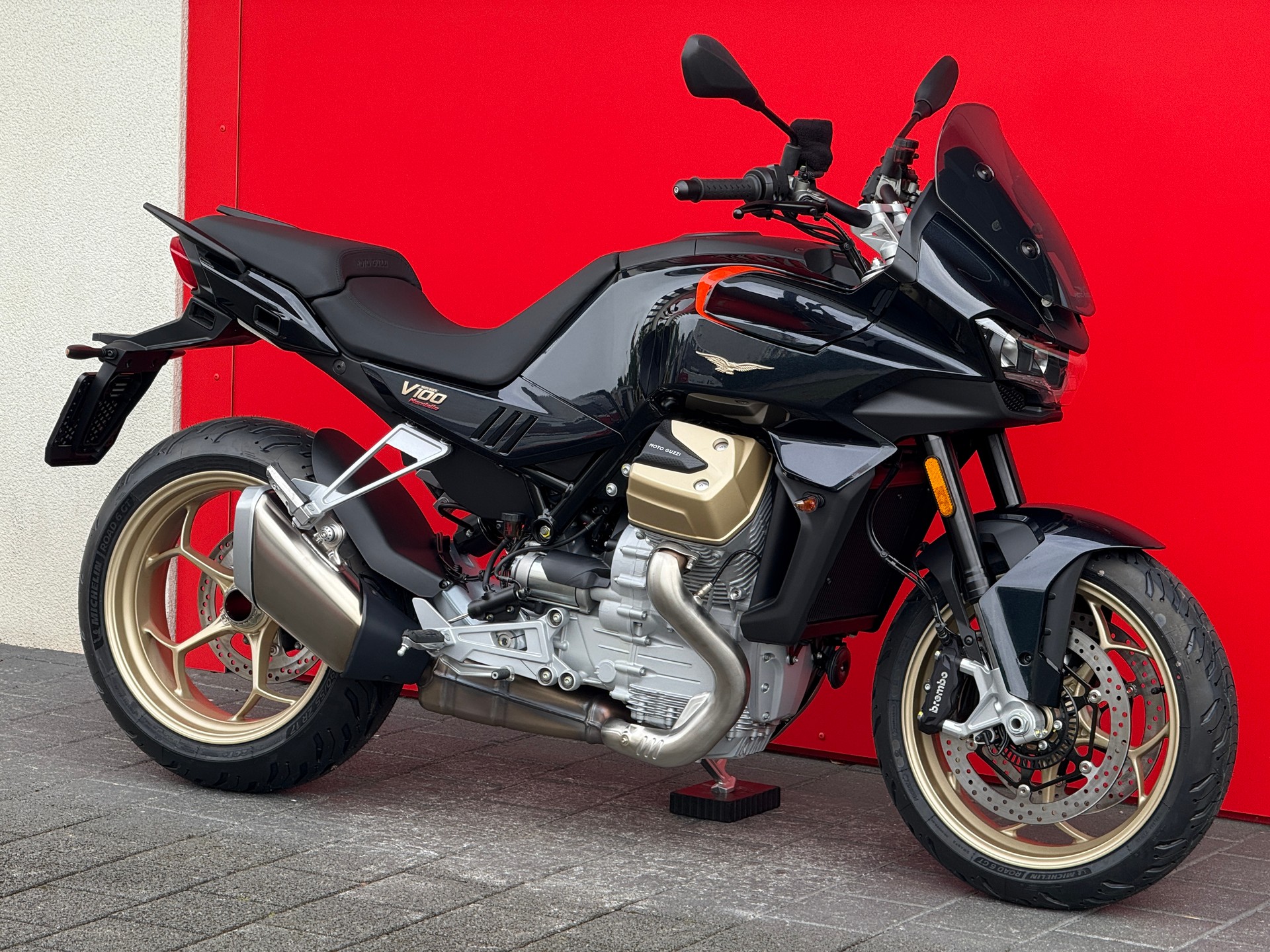 MOTO GUZZI V100 Mandello-image-4