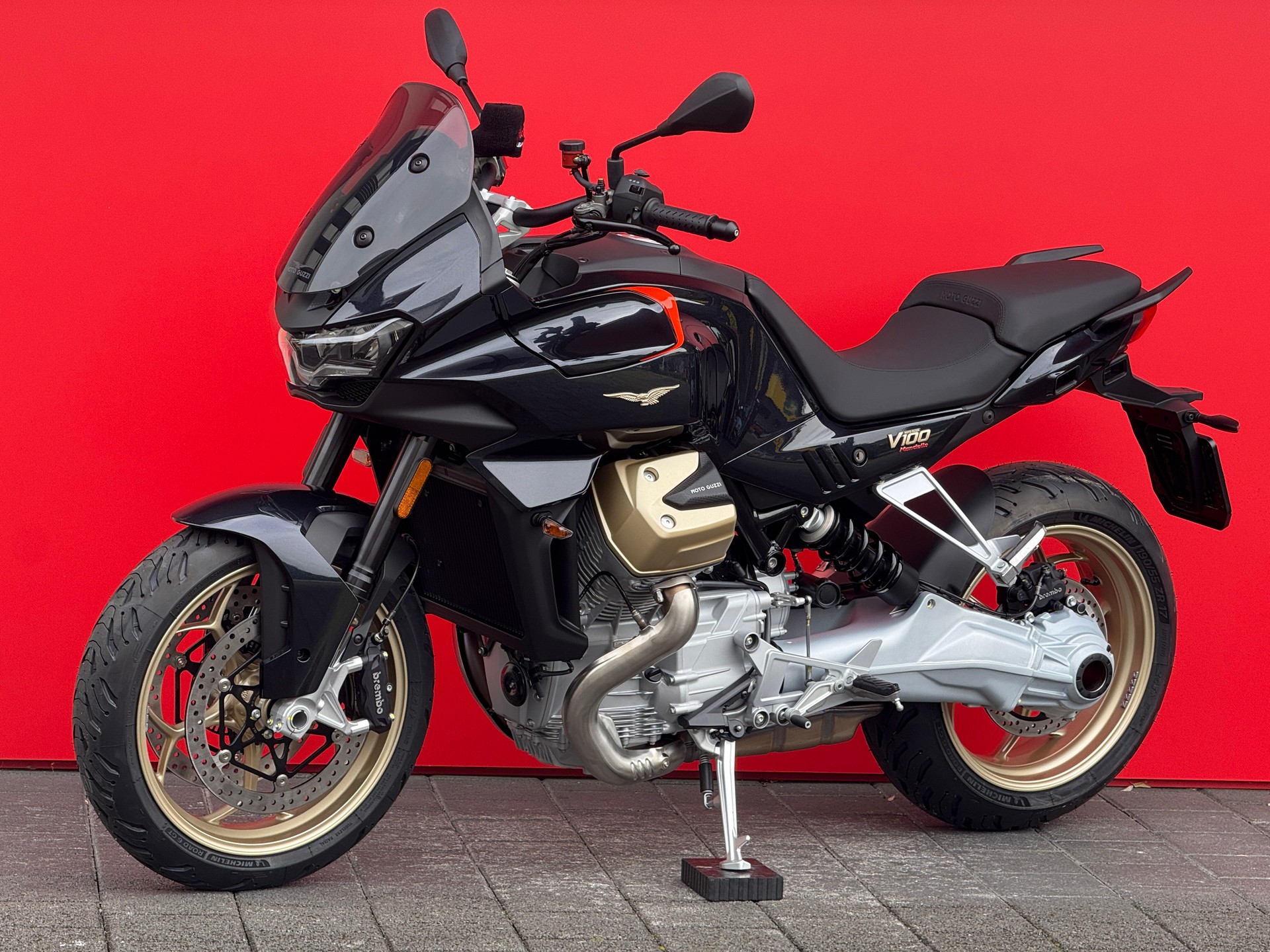 MOTO GUZZI V100 Mandello-image-15